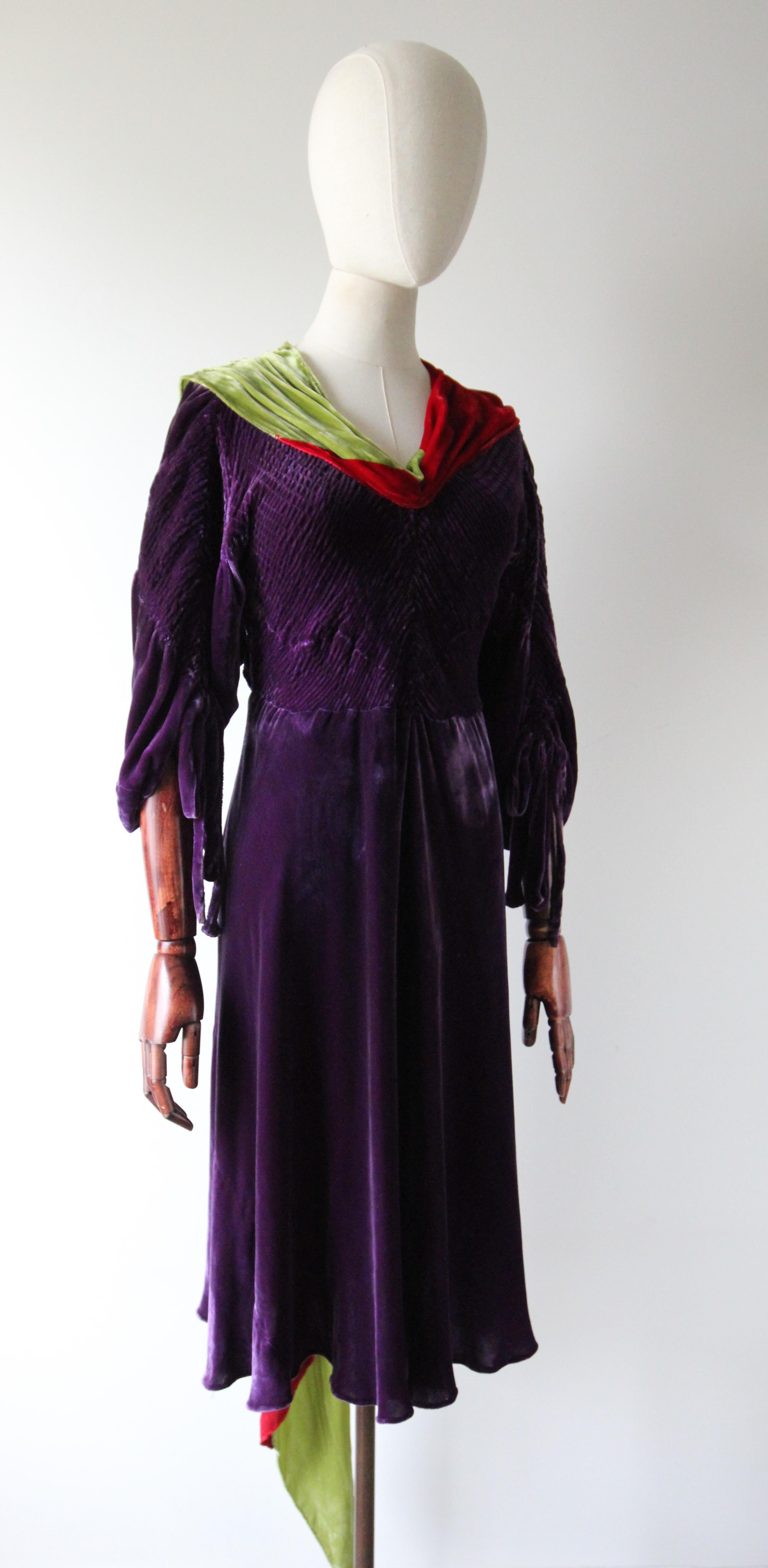 Vestido de cóctel vintage de 1930 de terciopelo de seda morado con corte al bies Vestido de 1930 UK 10-14 en venta 1