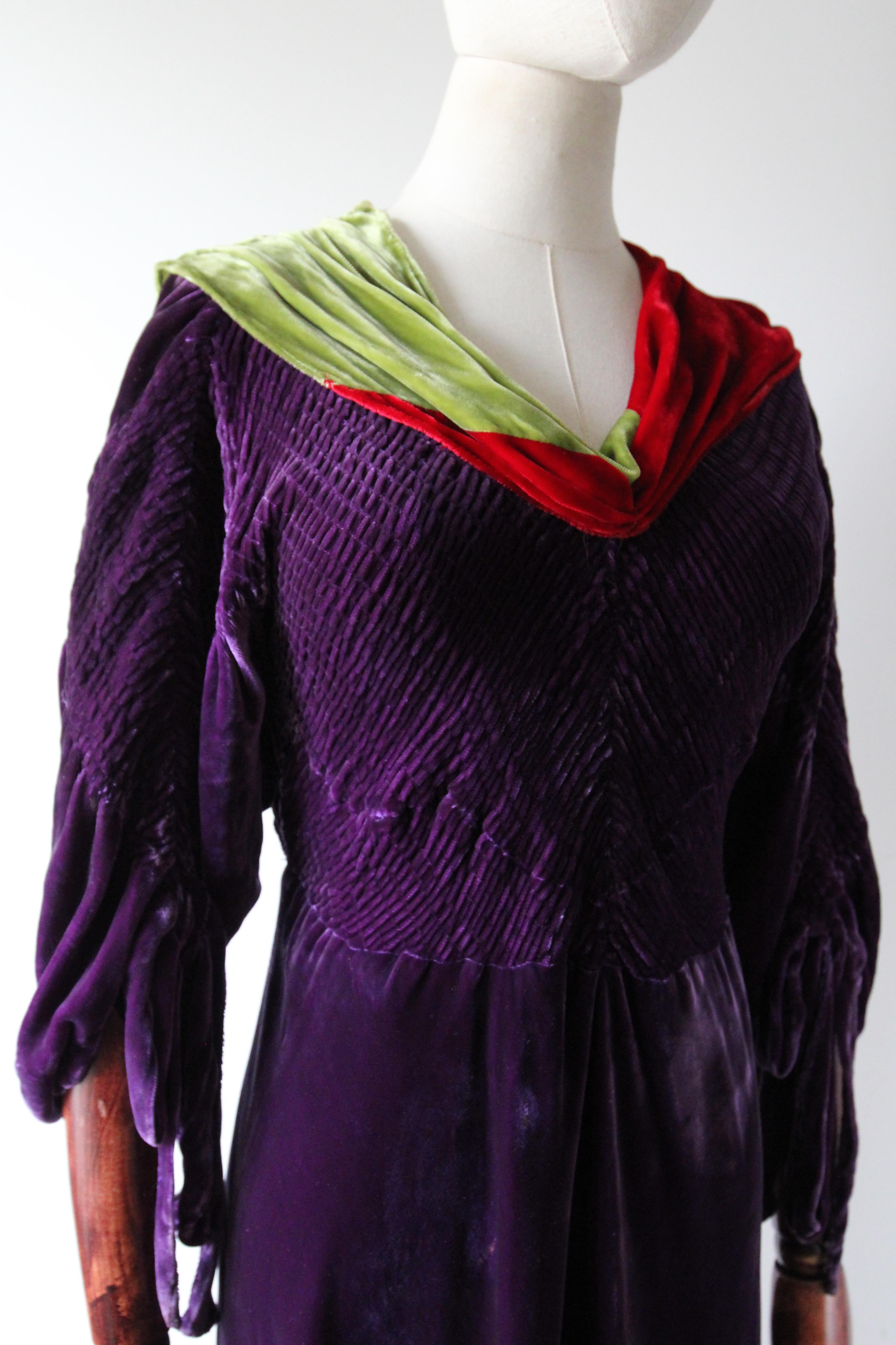 Vestido de cóctel vintage de 1930 de terciopelo de seda morado con corte al bies Vestido de 1930 UK 10-14 en venta 2