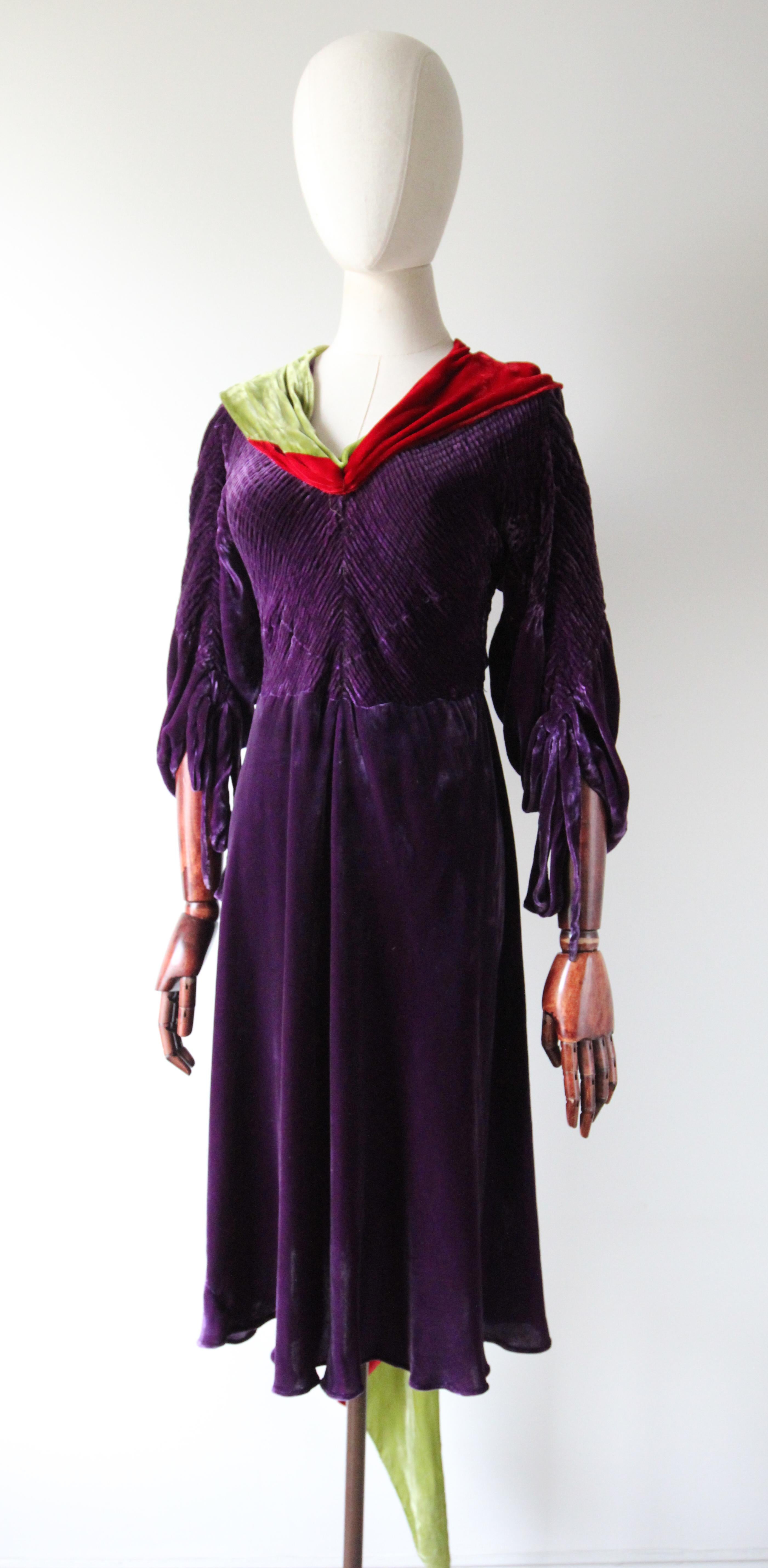 Vestido de cóctel vintage de 1930 de terciopelo de seda morado con corte al bies Vestido de 1930 UK 10-14 en venta 4