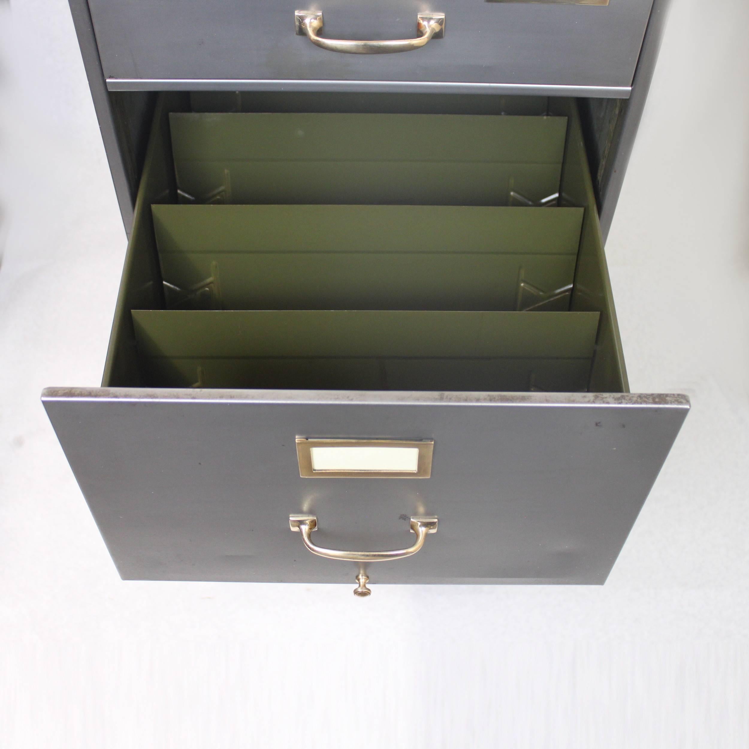 Vintage 1930's Rohstahl & Messing Industrie Metall Aktenschrank 2