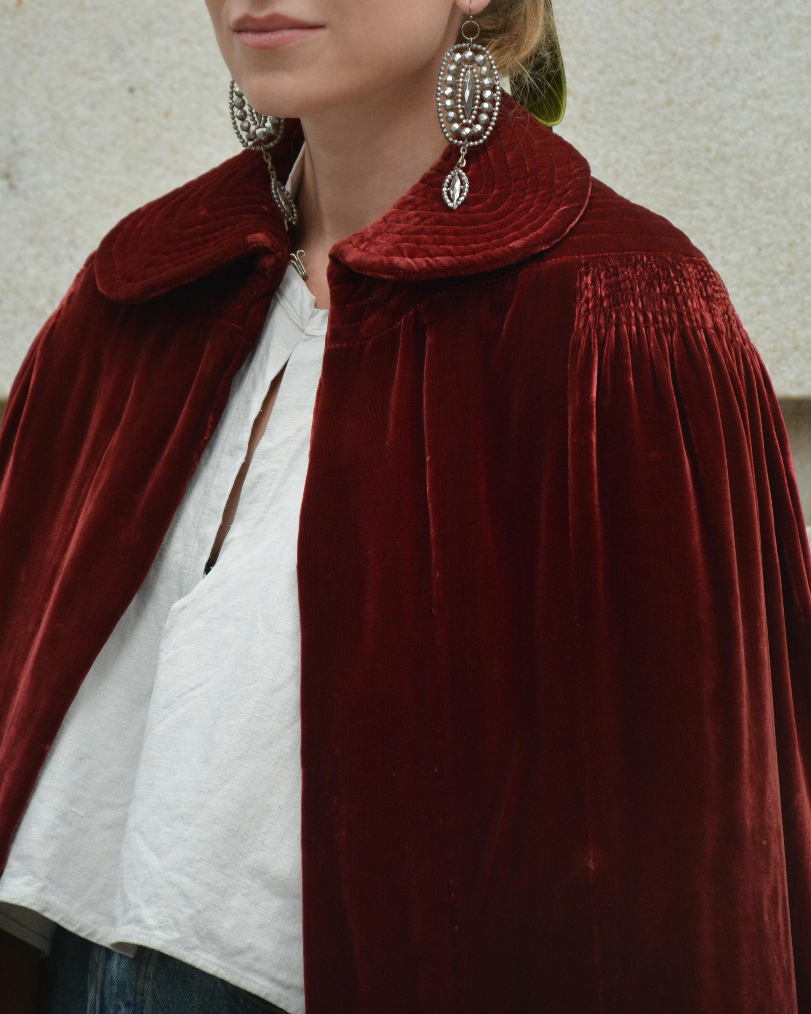 Vintage 1930s Red Velvet Cape In Fair Condition For Sale In New York, NY