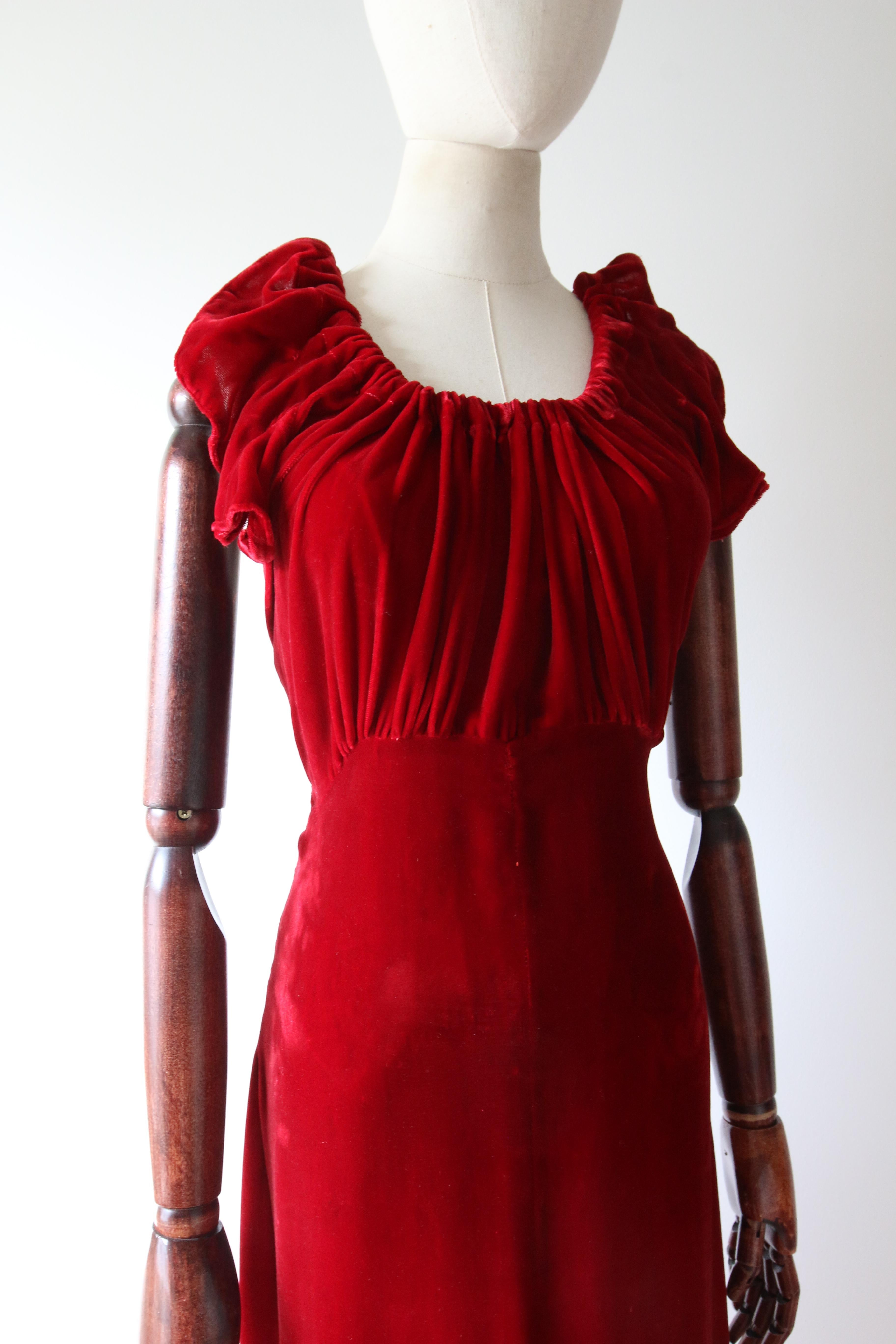 Vintage 1930's red velvet dress and jacket 1930's bias cut UK 6- 8 US 2-4 In Good Condition For Sale In Cheltenham, GB