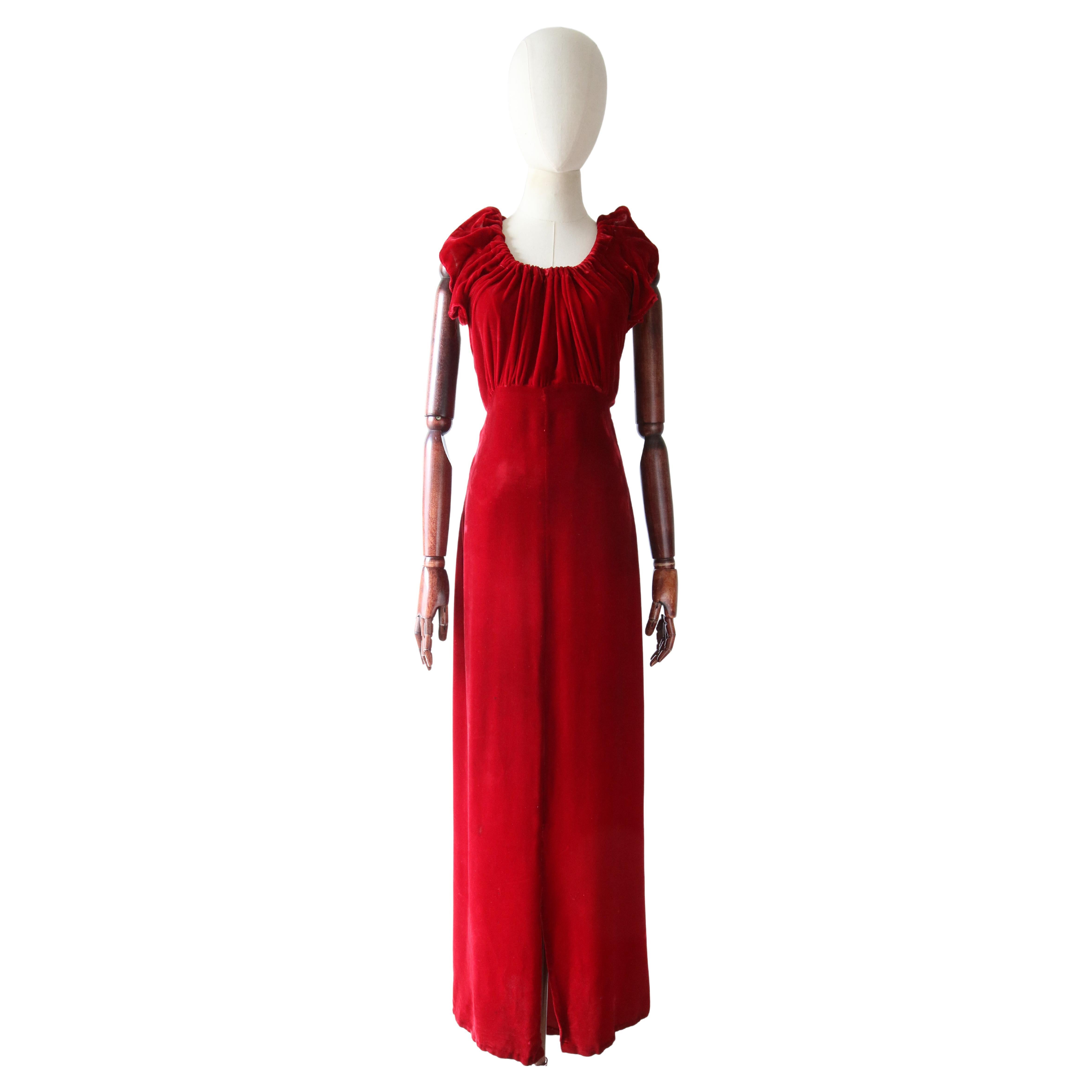 Robe et veste en velours rouge des années 1930 Coupe en biais UK 6- 8 US 2-4