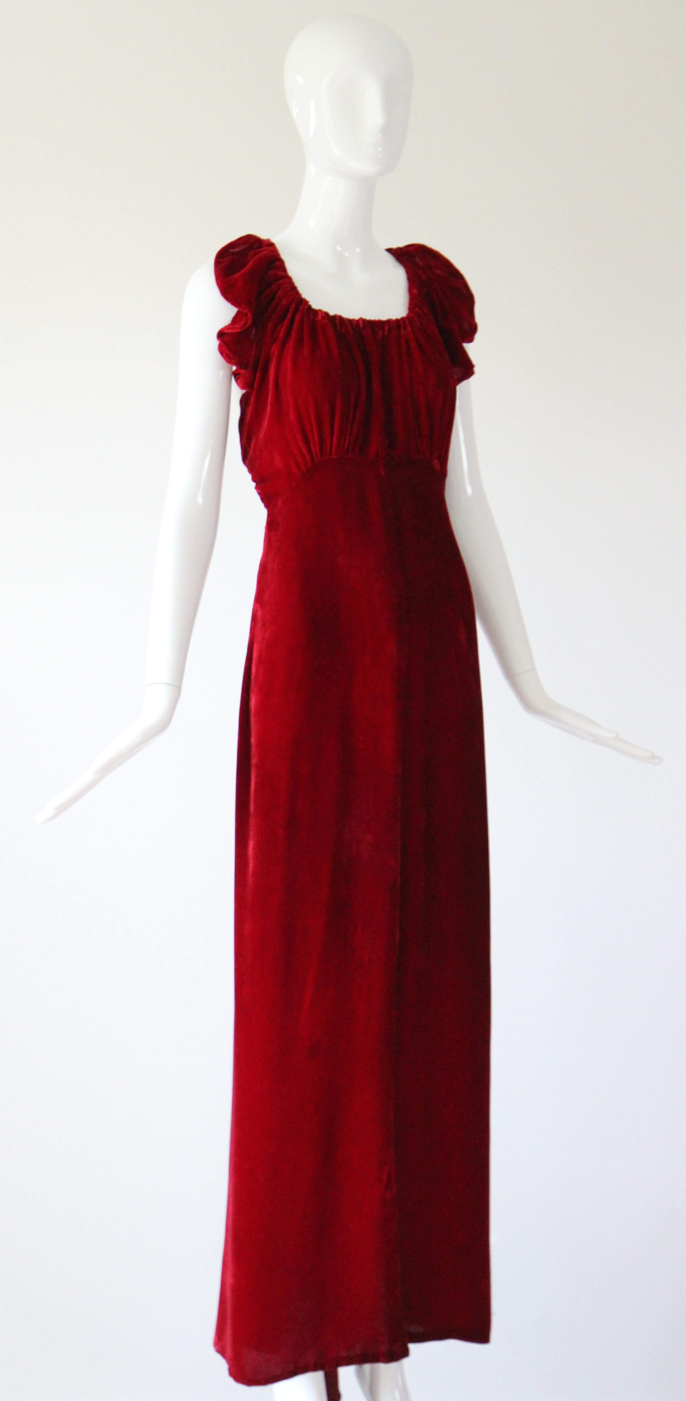 Vintage 1930's rotes Samtkleid und Jacke 1930's Schrägschnitt UK 6- 8 US 2-4 Damen im Angebot
