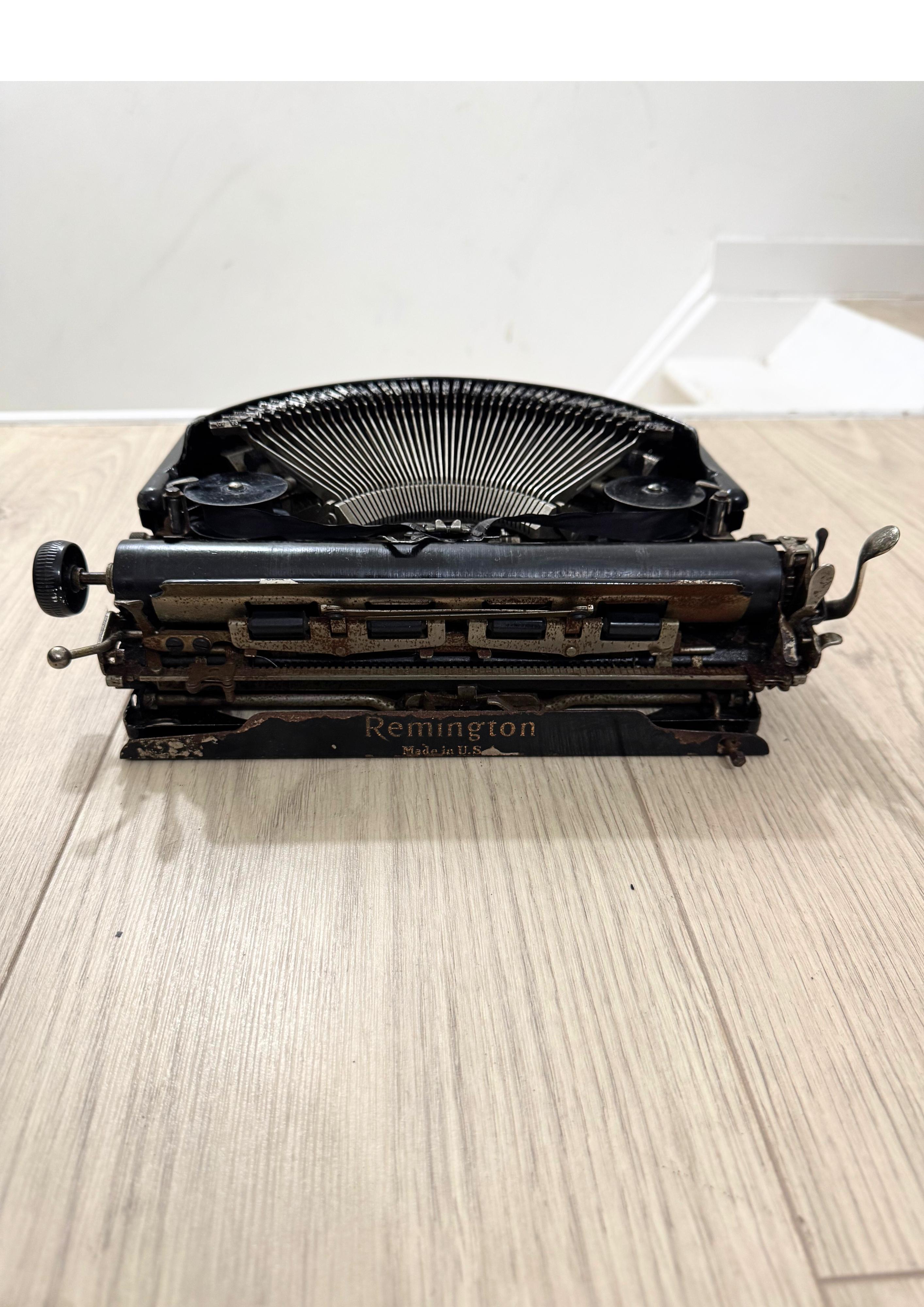 Remington-Schreibmaschine aus den 1930er Jahren im Originalkoffer im Angebot 10
