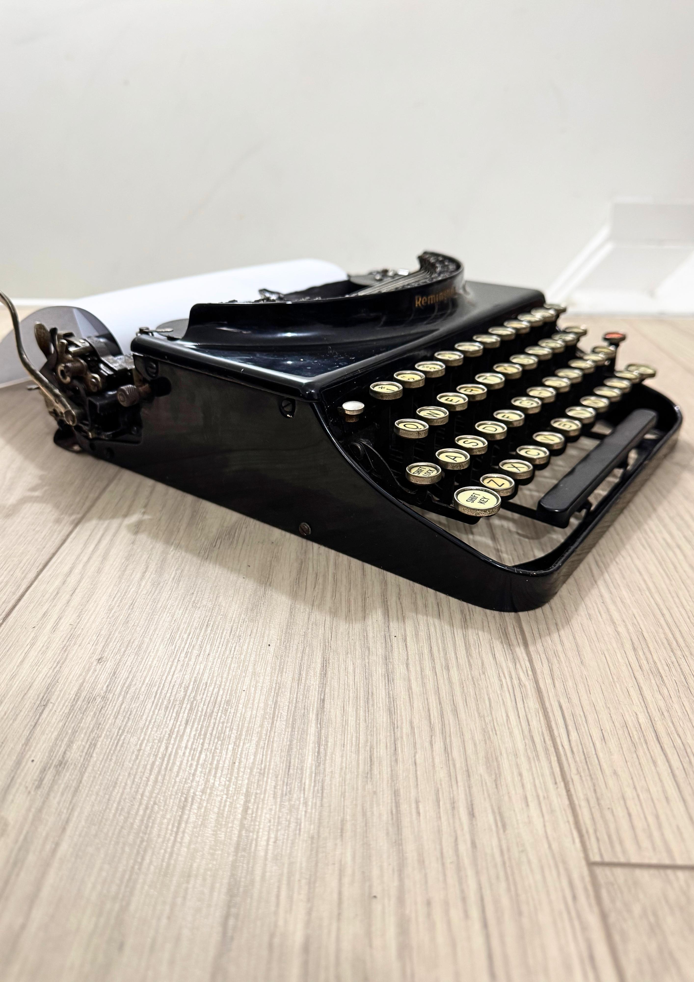 Remington-Schreibmaschine aus den 1930er Jahren im Originalkoffer im Zustand „Gut“ im Angebot in Torquay, GB