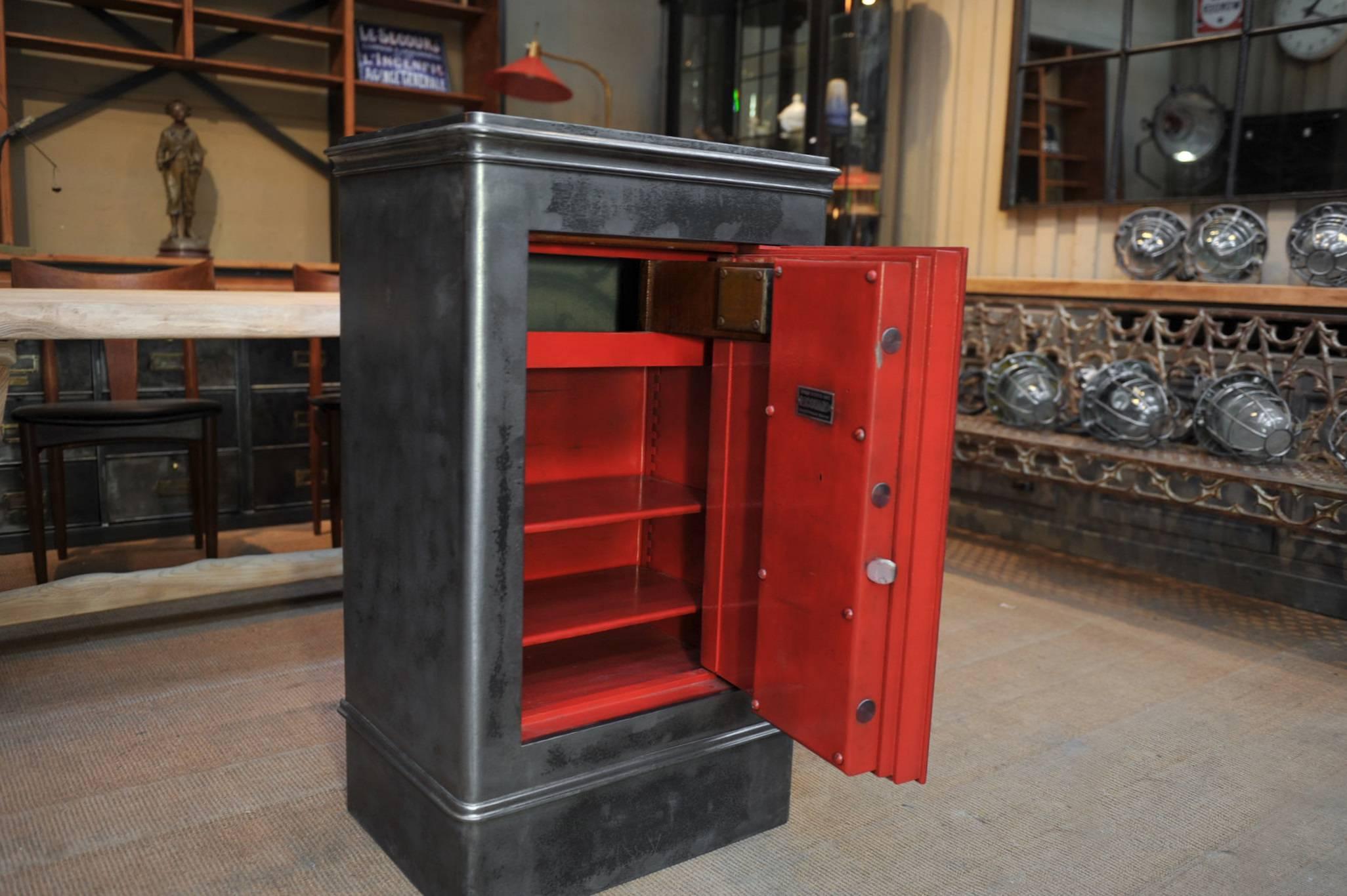 Iron and brass safe cabinet by Ricouard à Embreville (North of France) with original front door key. Original red inside color (no key for inside little top door). Weight: about 280 kg, circa 1930.

 