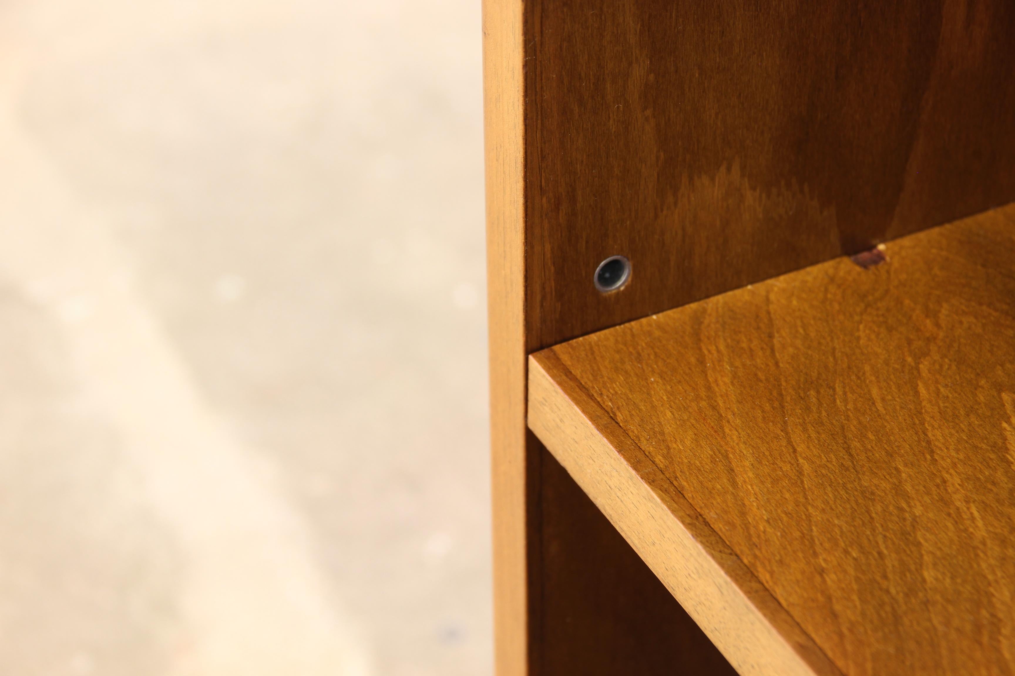 Librerías modernas escandinavas vintage de los años 30 en madera de nogal de fabricante desconocido en venta 12