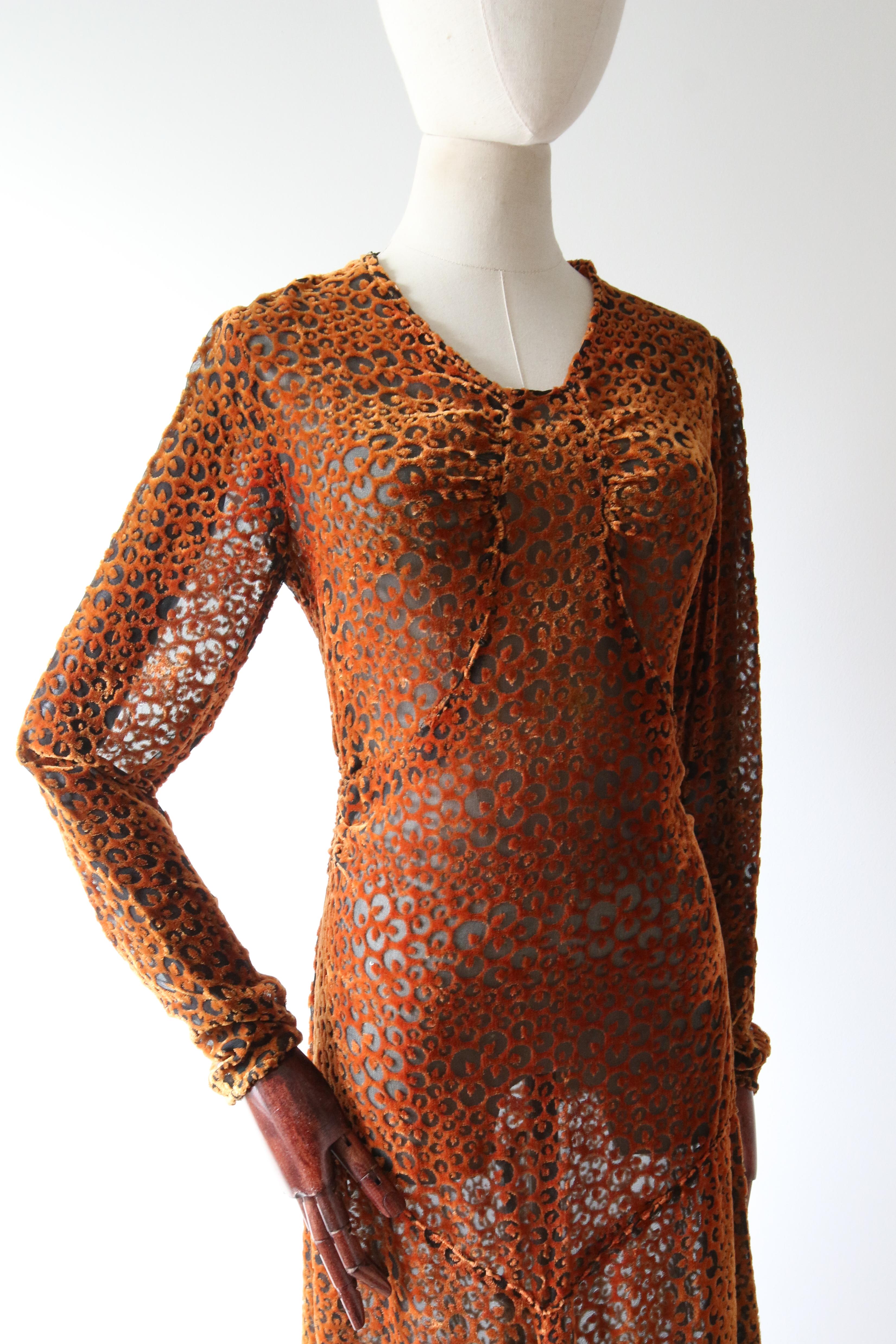 Vintage 1930er Devore Ausbrenner Kleid aus Seide mit Ausbrenner, original 1930er Bernsteinkleid UK 8 US 4 im Angebot 1