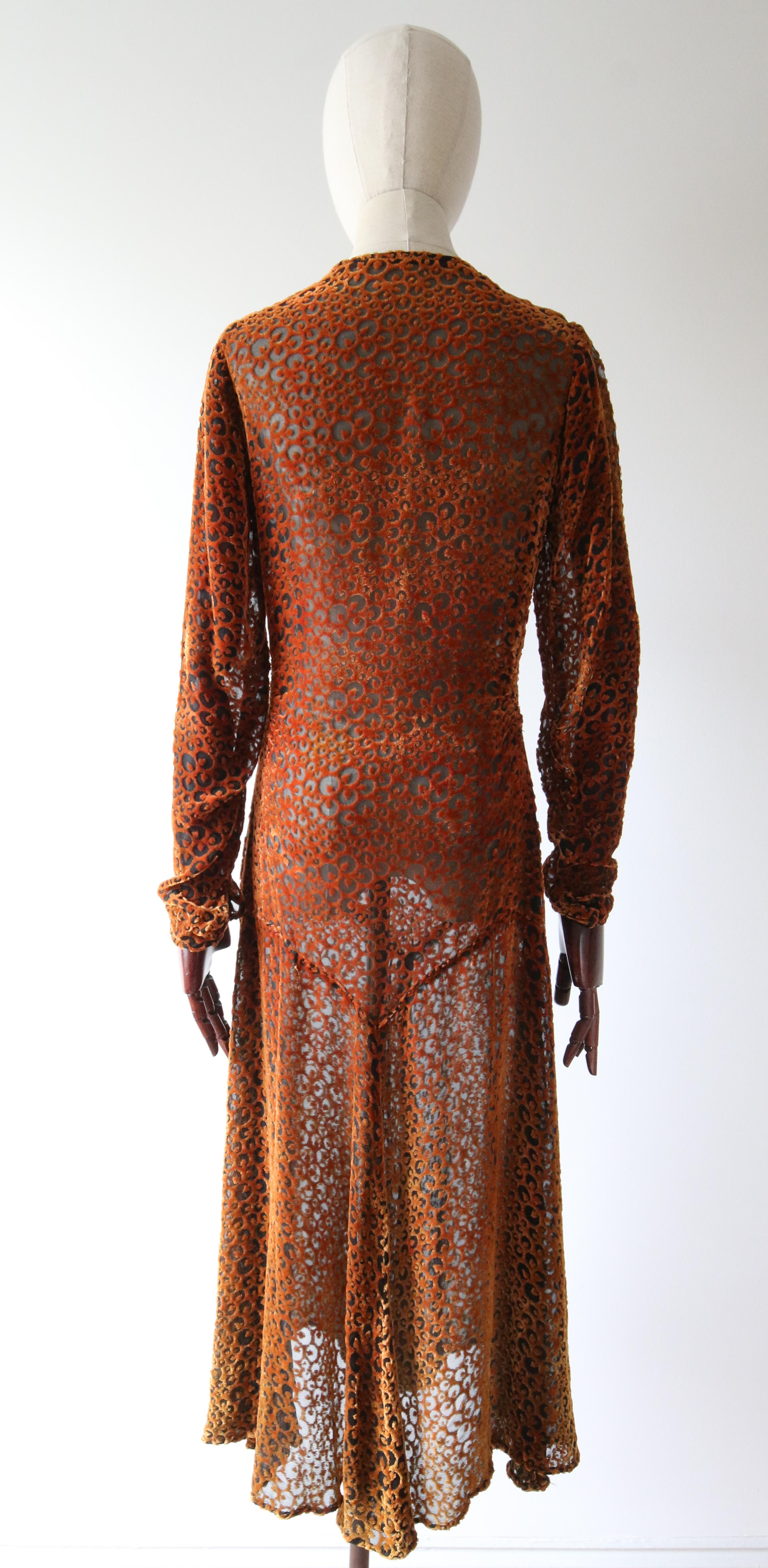 Vintage 1930er Devore Ausbrenner Kleid aus Seide mit Ausbrenner, original 1930er Bernsteinkleid UK 8 US 4 im Angebot 3