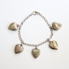 Armband mit Herz-Anhängern aus Sterlingsilber im Vintage-Stil der 1930er Jahre