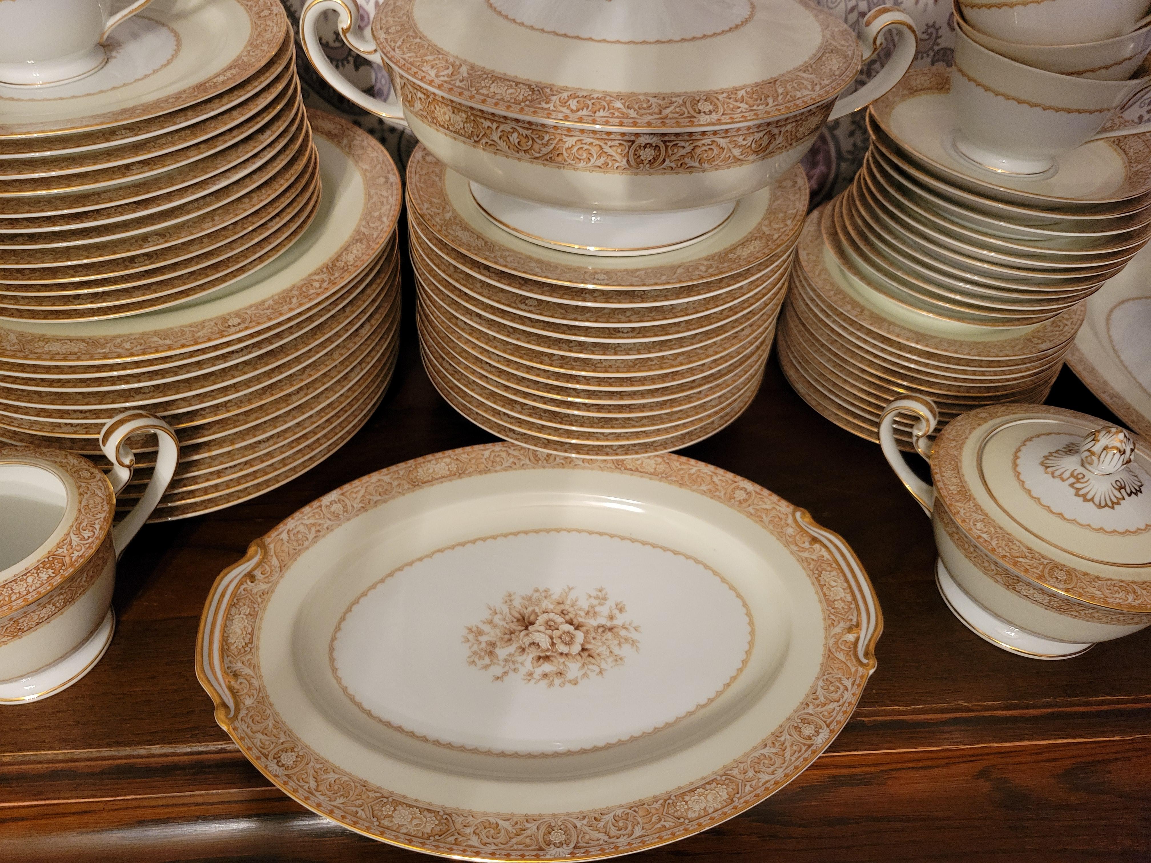 91 Pieces, Vintage, 1933, Noritake 'Adelpha' Bone China Set - 12 Place Settings For Sale 1