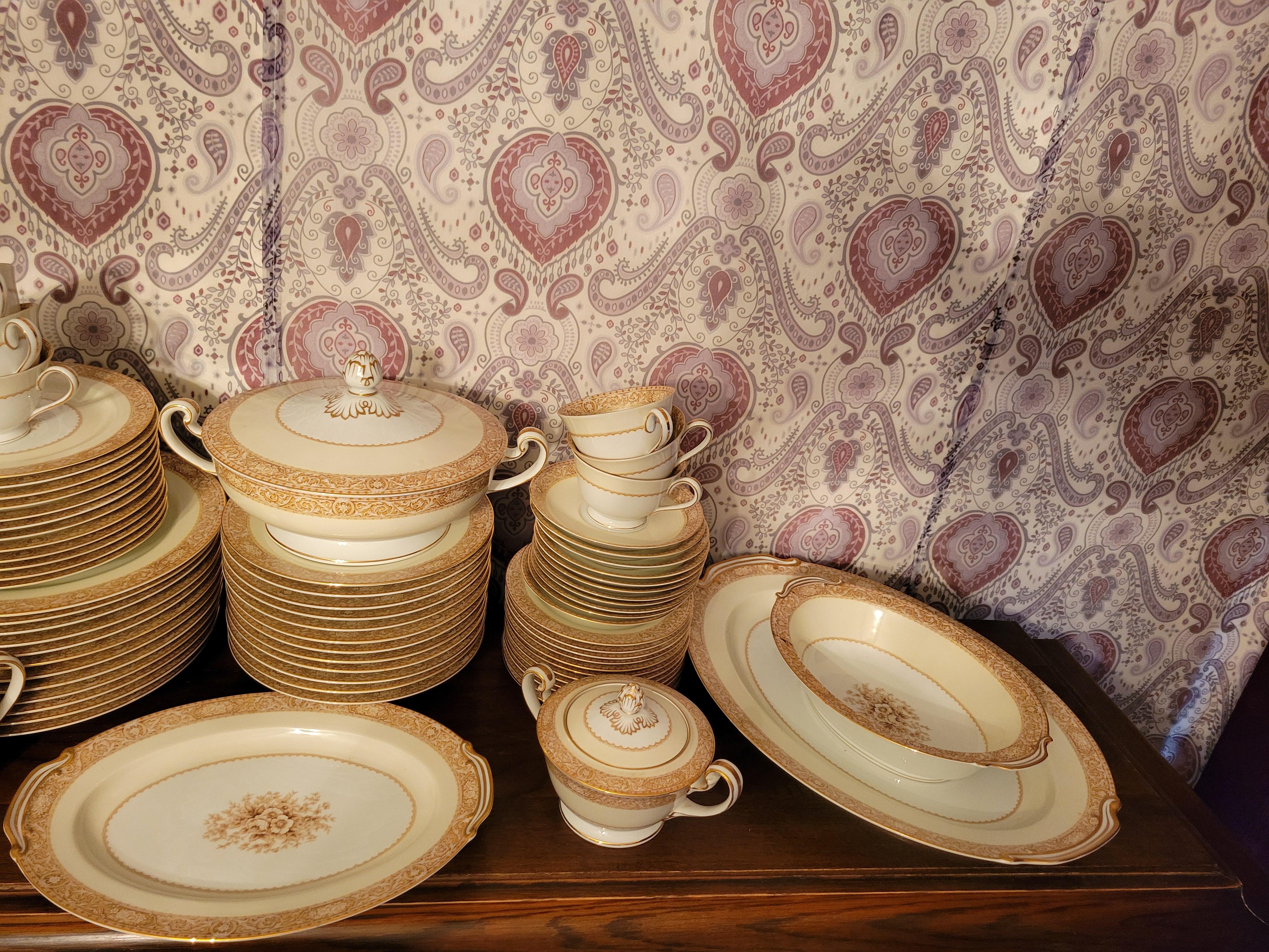 Vintage, 1933, Noritake 'Adelpha' Bone China Set - 91 Pieces, 12 Place Settings For Sale 6