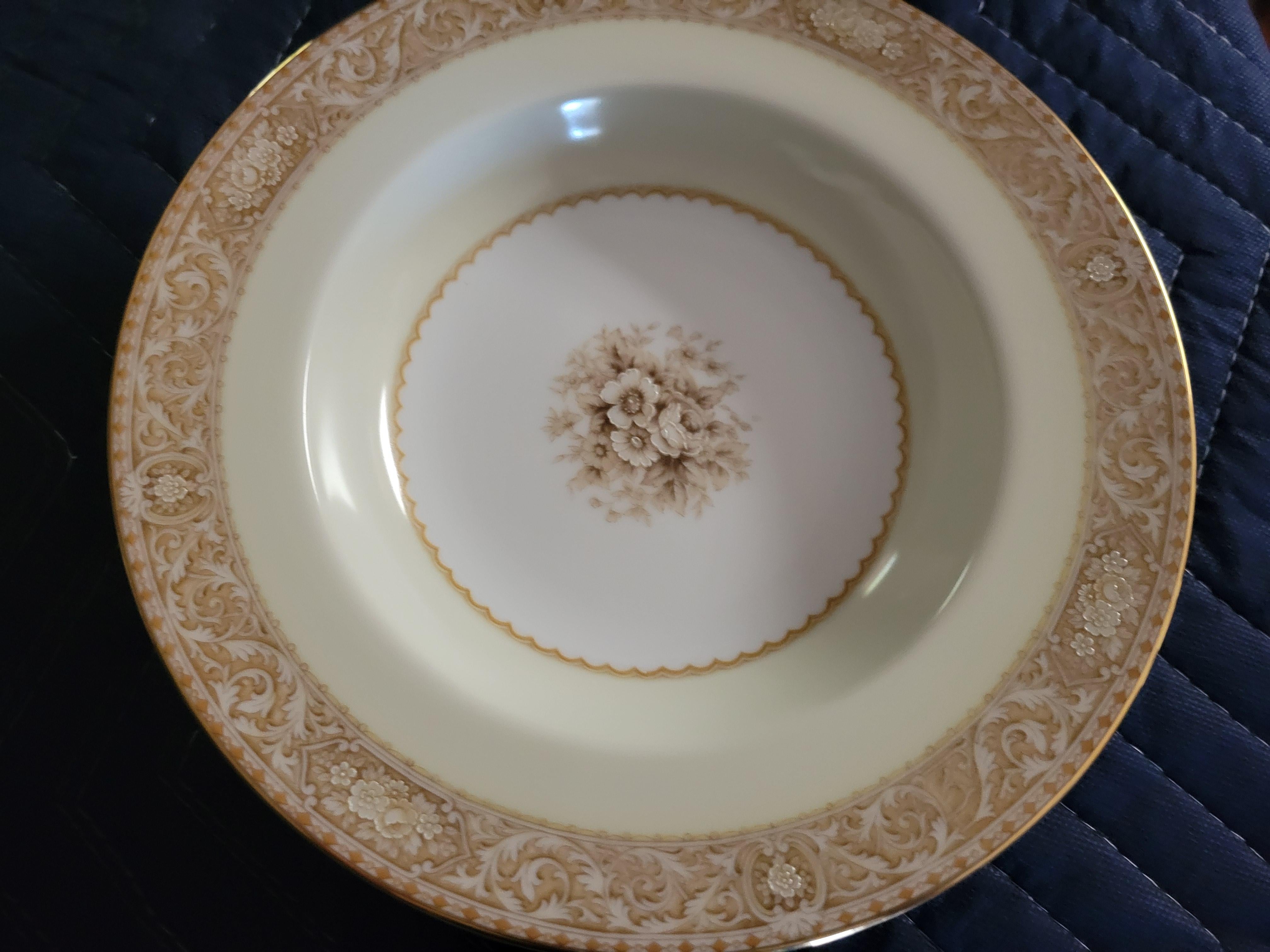 91 Pieces, Vintage, 1933, Noritake 'Adelpha' Bone China Set - 12 Place Settings For Sale 5
