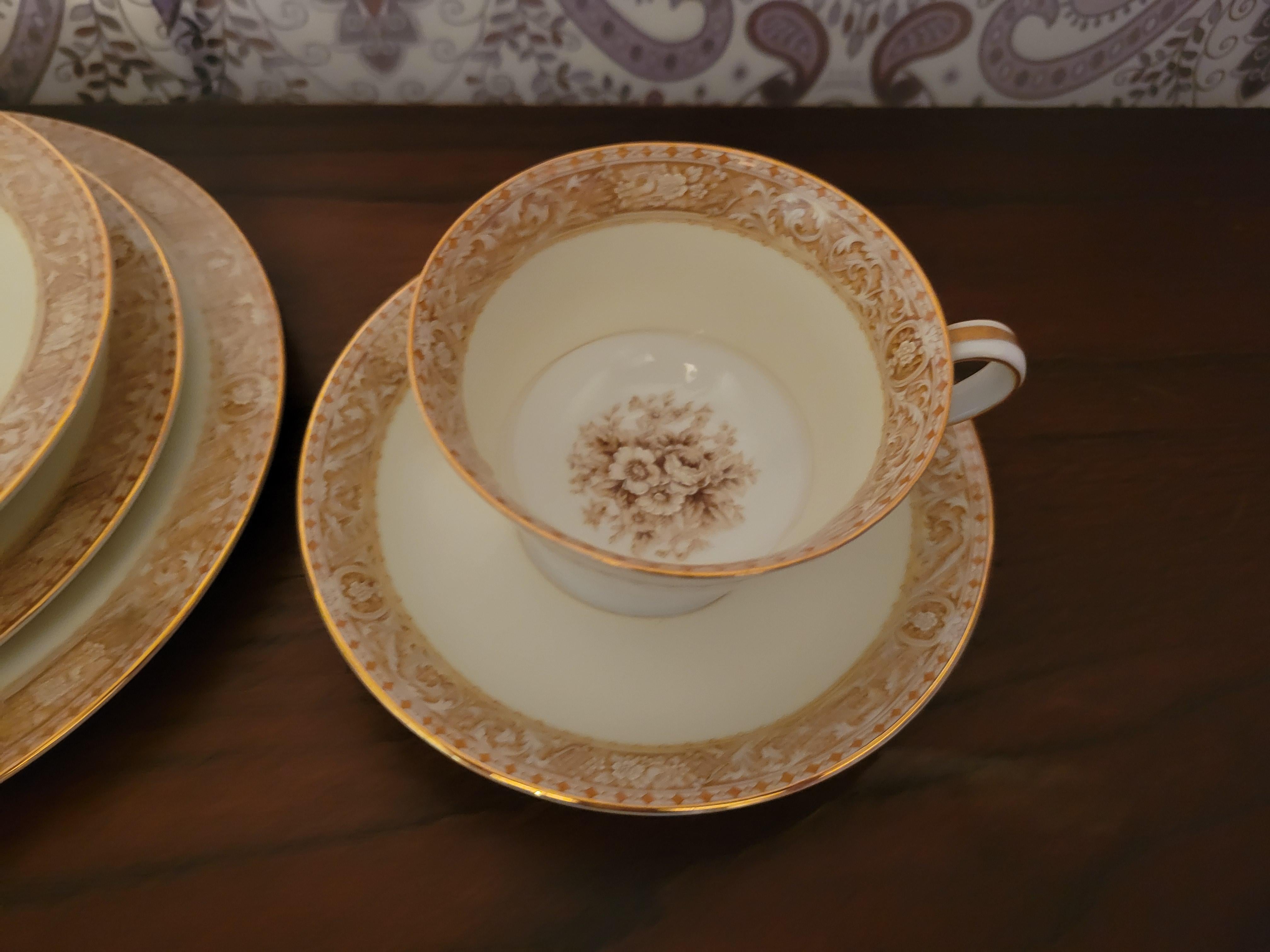 91 Pieces, Vintage, 1933, Noritake 'Adelpha' Bone China Set - 12 Place Settings For Sale 6