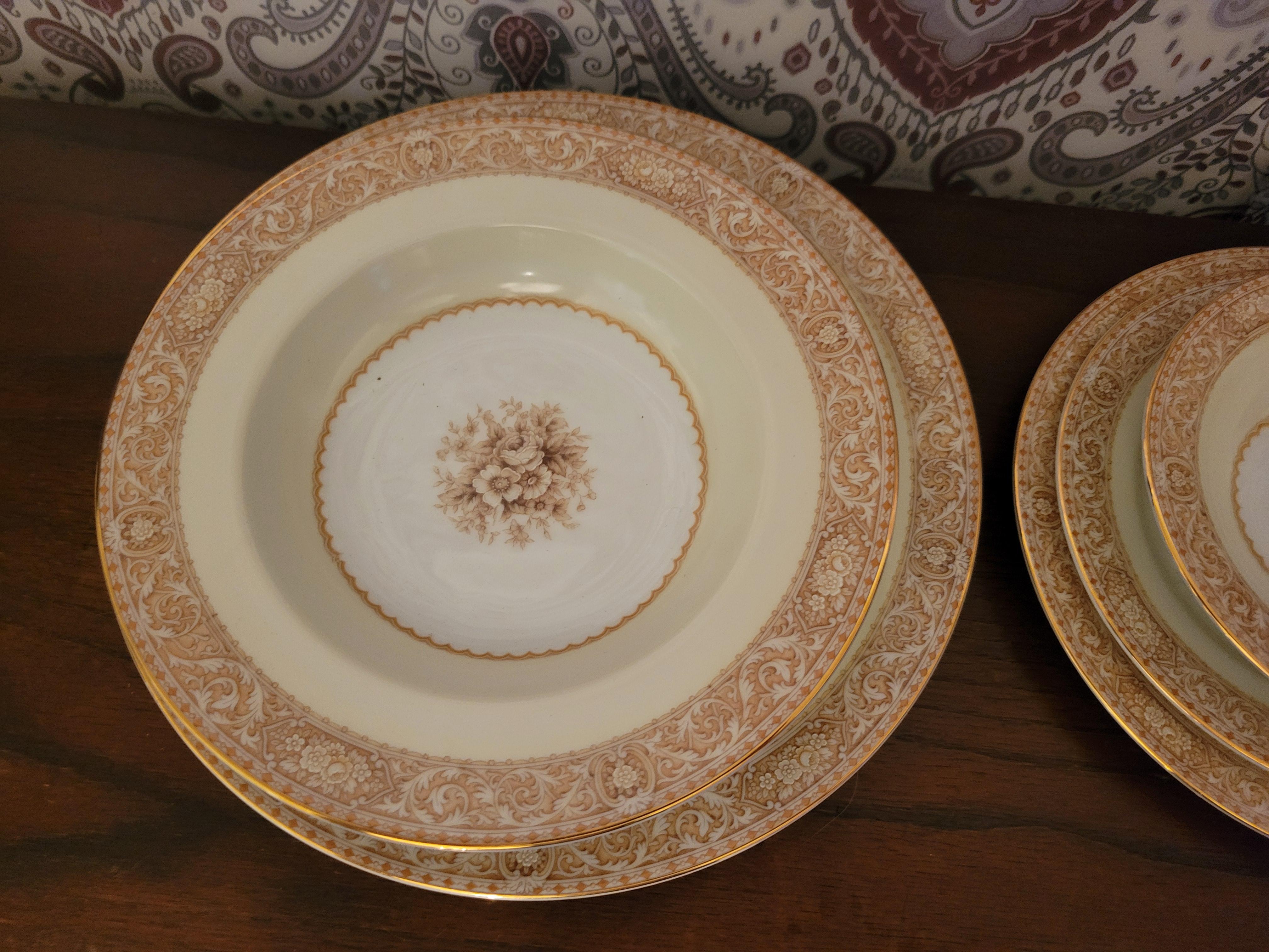 91 Pieces, Vintage, 1933, Noritake 'Adelpha' Bone China Set - 12 Place Settings For Sale 9
