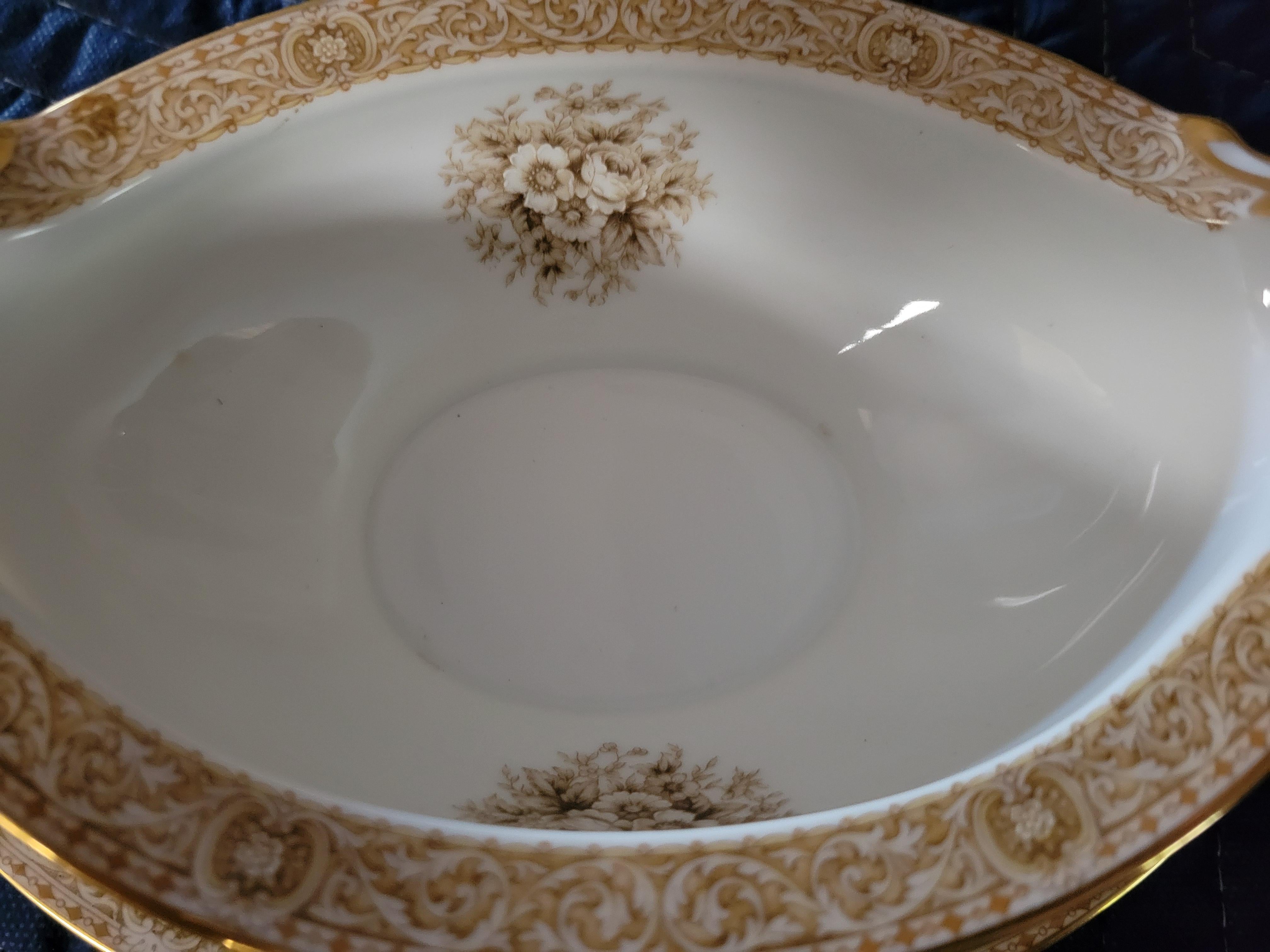 Vintage, 1933, Noritake 'Adelpha' Bone China Set - 91 Pieces, 12 Place Settings In Excellent Condition For Sale In Phoenix, AZ