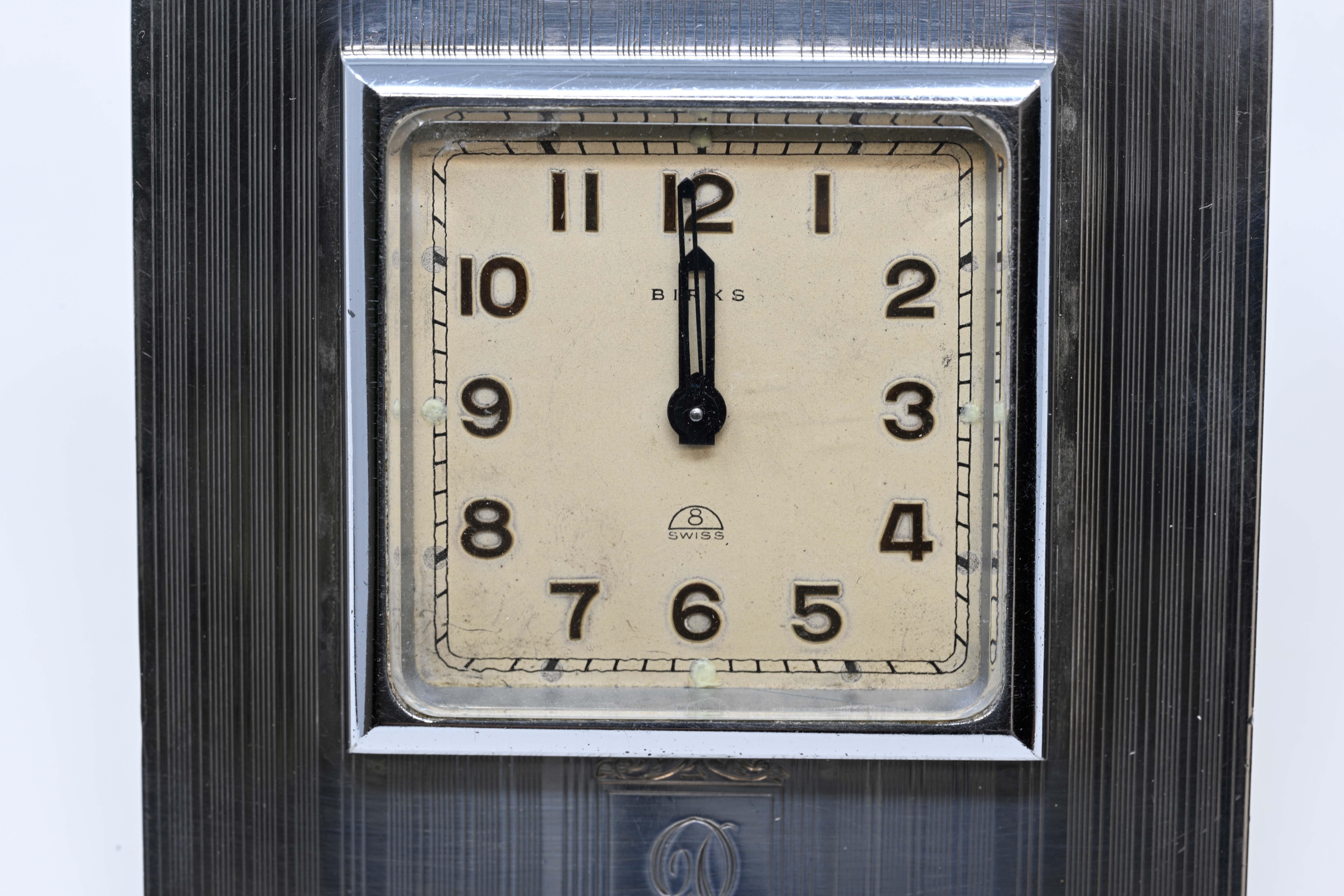 Vintage 1939 Birks Sterling silver Desk Clock In Good Condition For Sale In Montreal, QC