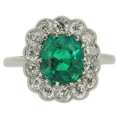 Anello edoardiano con smeraldo e diamante a grappolo da 1,94 carati