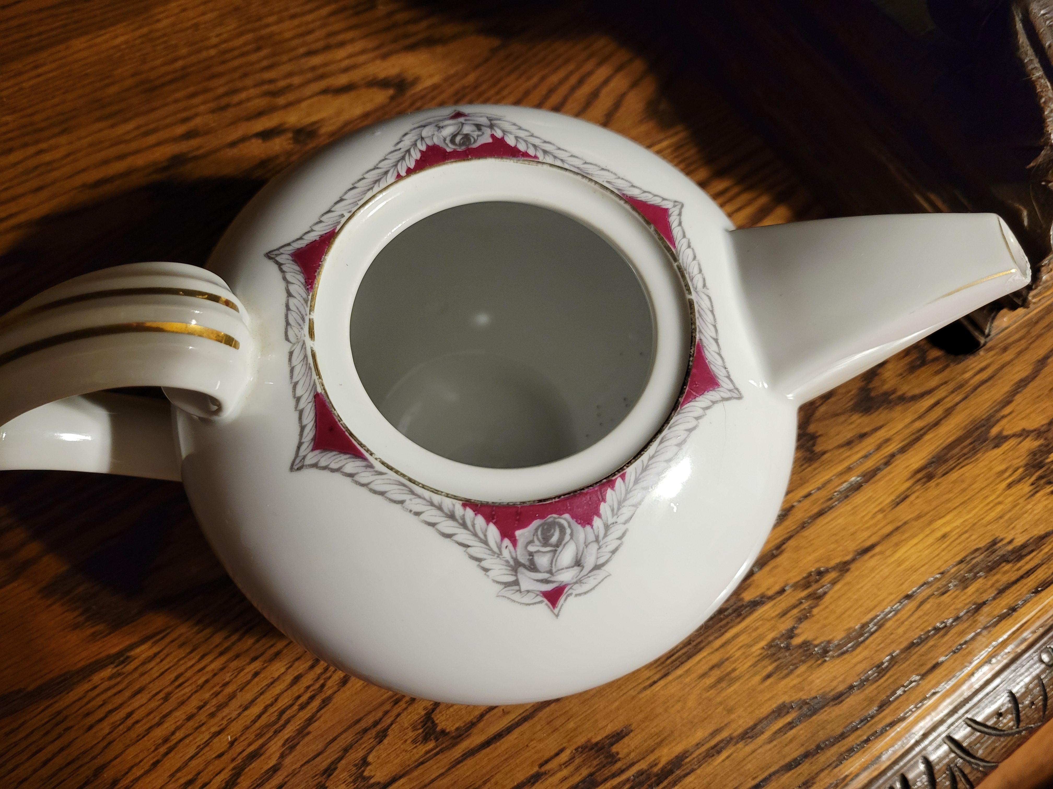 Vintage 1940-1950 Narumi Victory Rose Bone China Teapot For Sale 6
