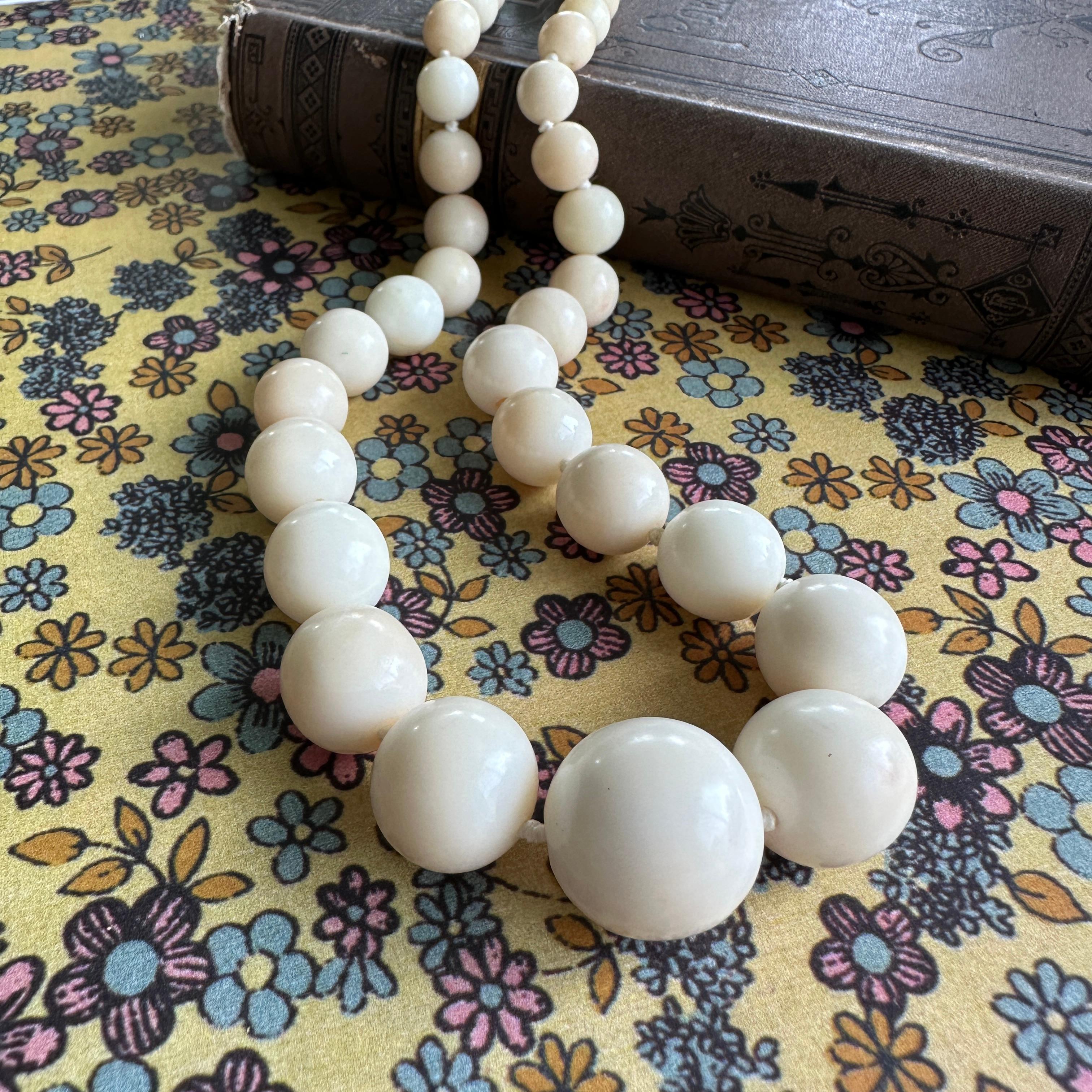 Vintage 1940-50's große Engel Haut Koralle Perle Choker Halskette im Angebot 4