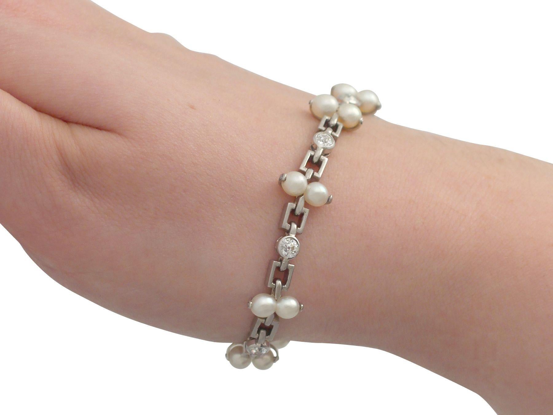 1940s Vintage 0.82 Carat Diamond and Natural Pearl Platinum Bracelet For Sale 3