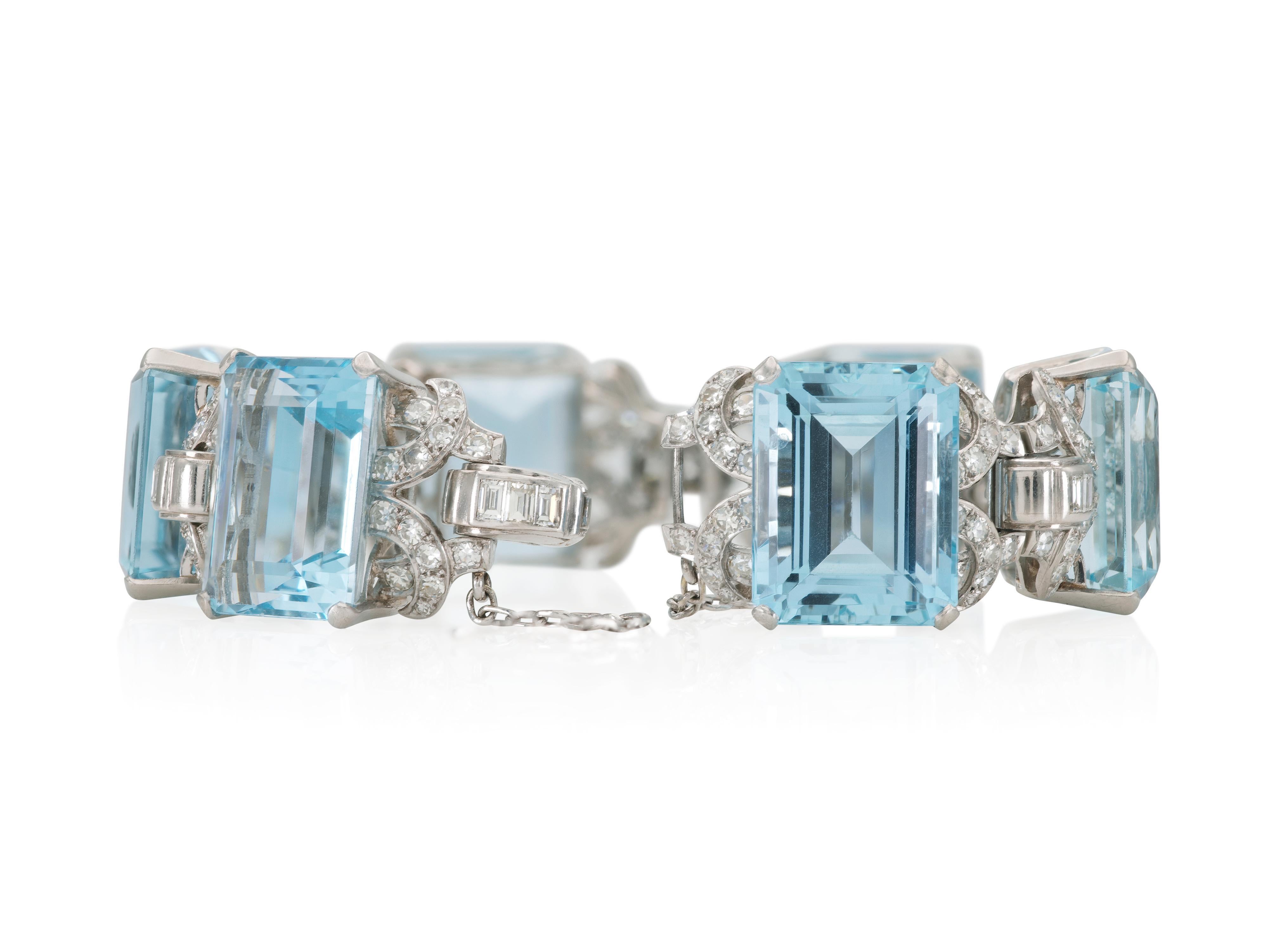 Taglio rotondo Bracciale vintage anni '40 con acquamarina da 110,00 carati e diamanti in vendita