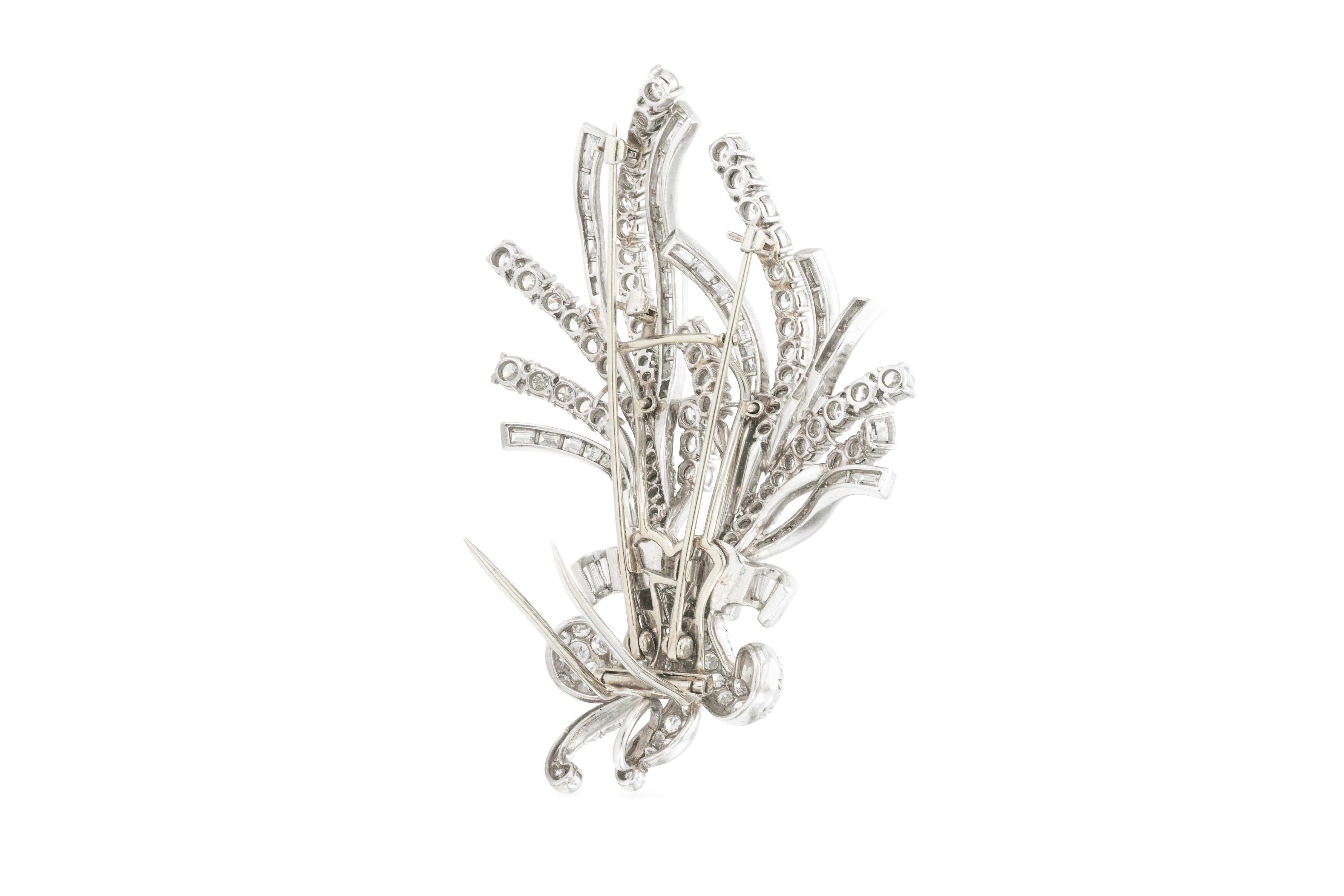 Vintage 1940s 14.00 Carat Diamond Double Clip Brooch In Good Condition For Sale In New York, NY
