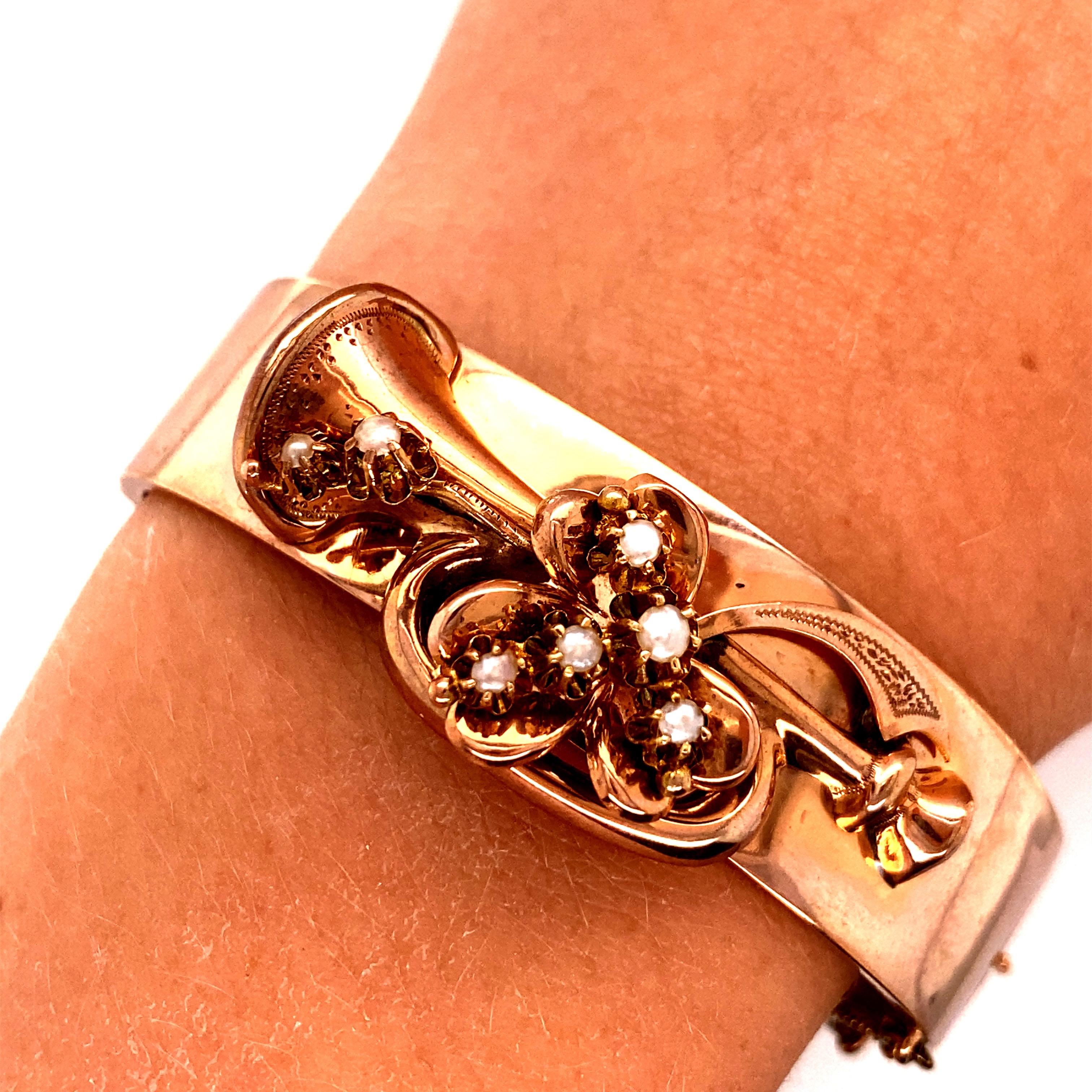 Vintage 1940's 14K Rose Gold Retro Bangle Bracelet with Trumpet Design In Good Condition For Sale In Boston, MA
