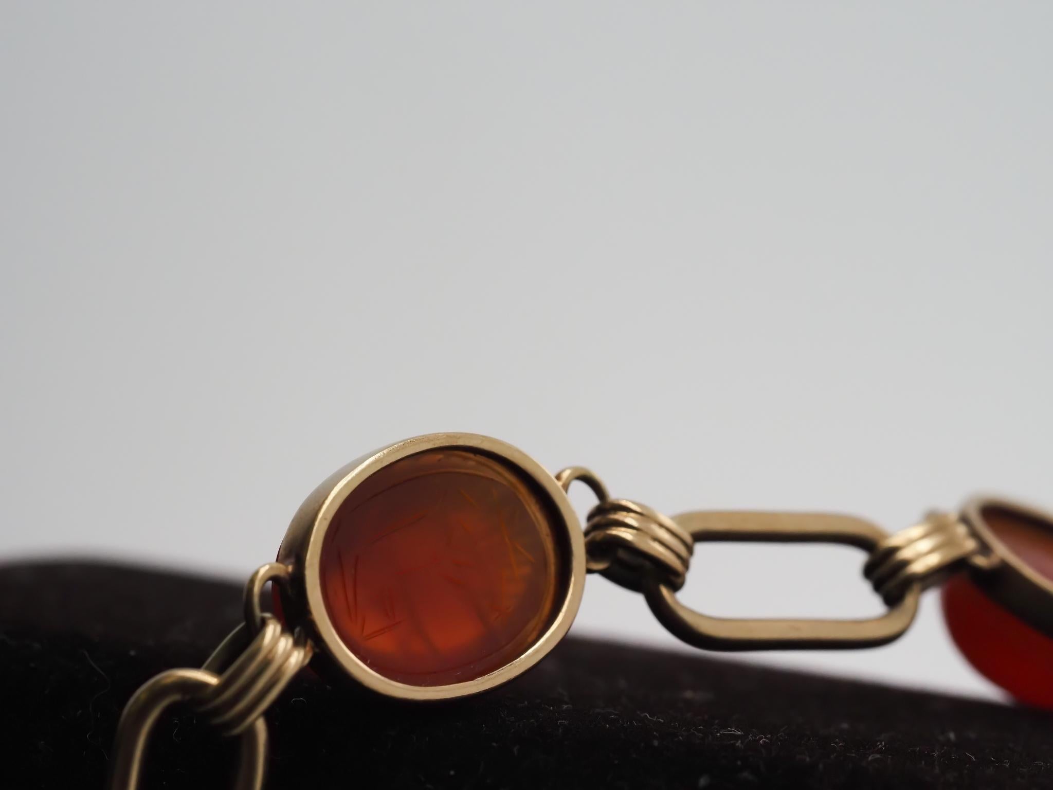 Vintage 1940s 14K Yellow Gold Carnelian Scarab Link Bracelet For Sale 3