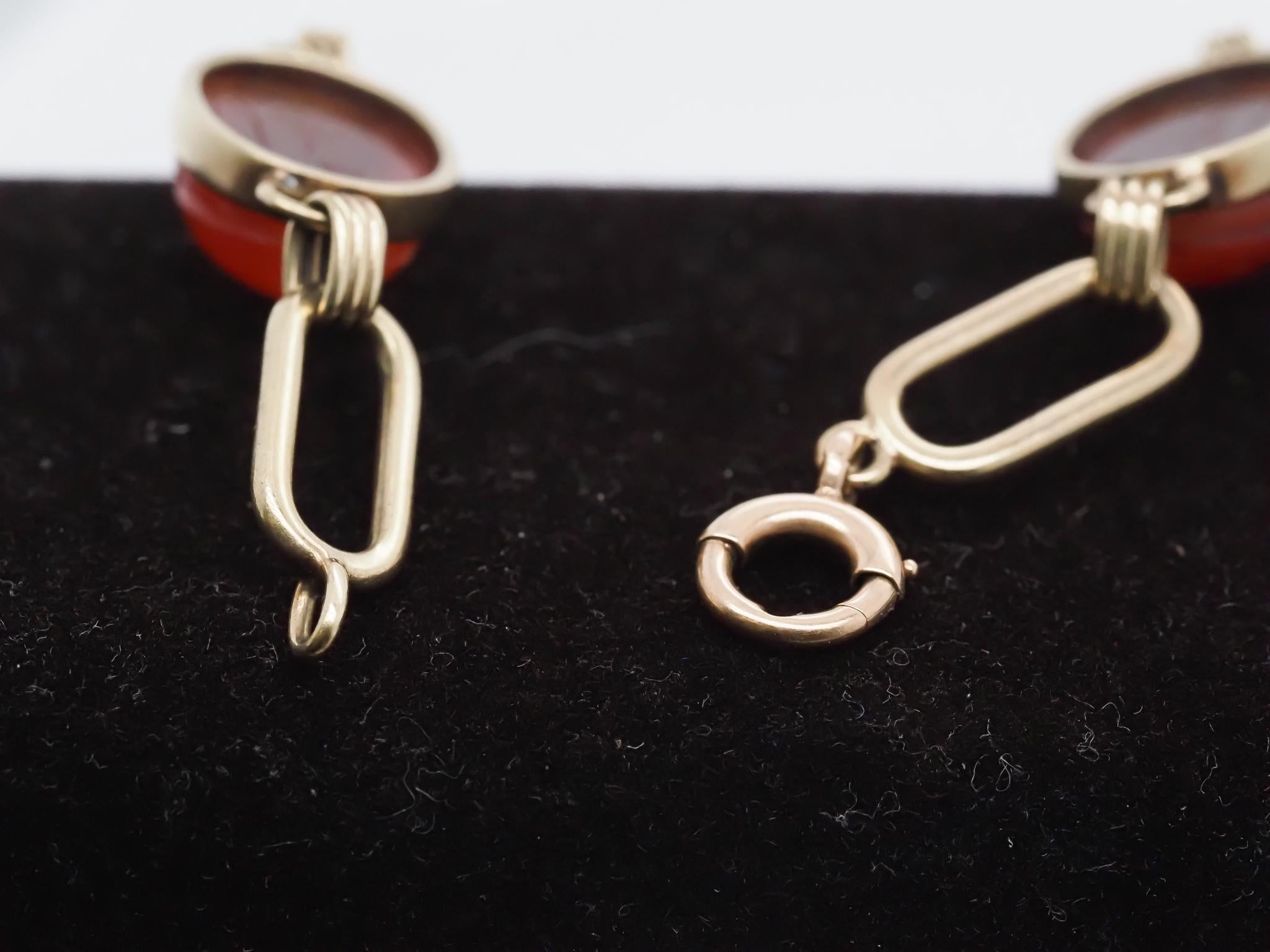 Vintage 1940s 14K Yellow Gold Carnelian Scarab Link Bracelet For Sale 4