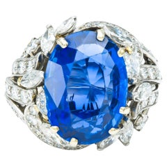 Bague vintage des années 1940, saphir de Ceylan taille ovale 15,13 carats avec diamants