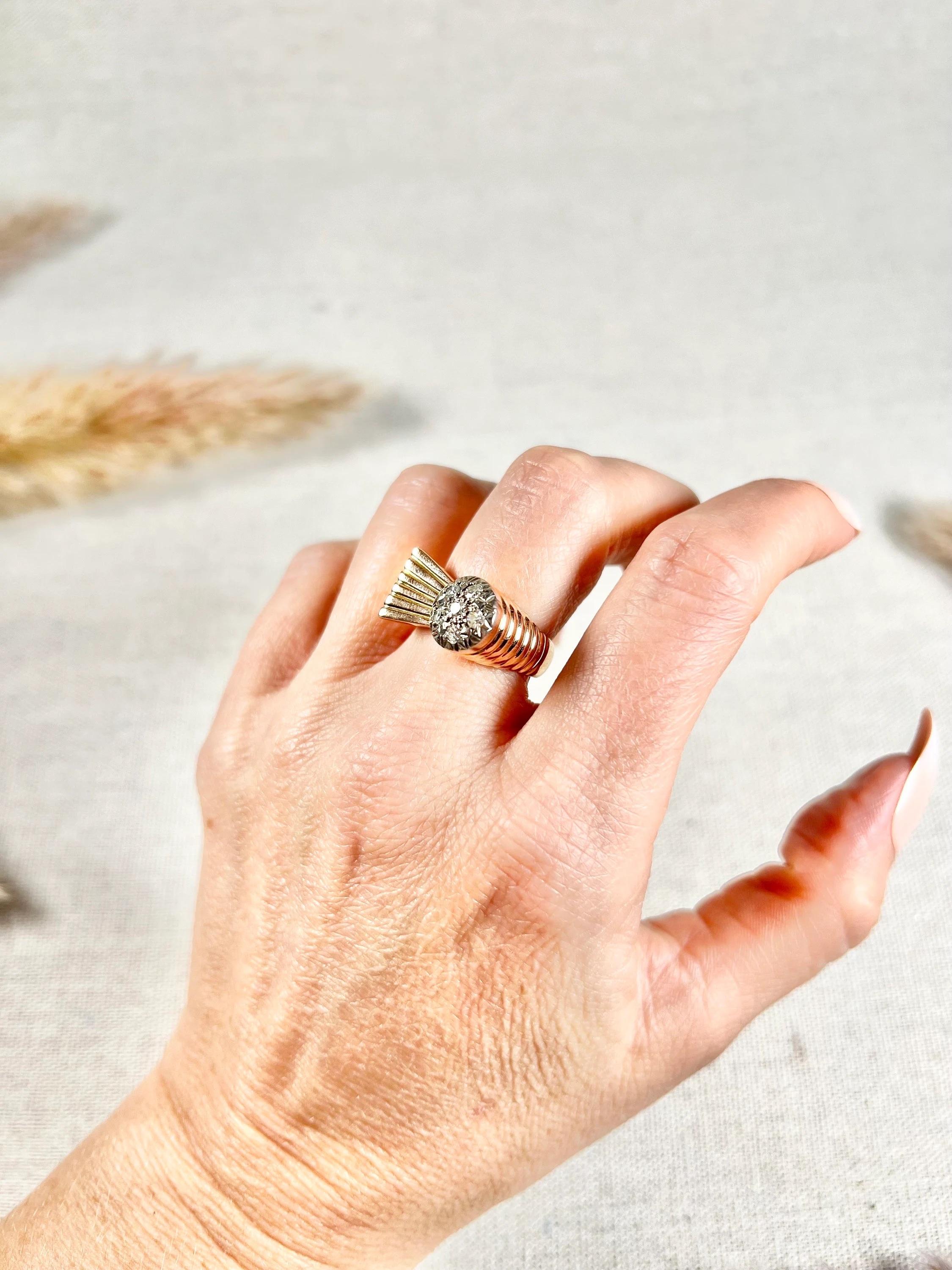 Vintage 1940s, 18ct Rose Gold Stamped, Diamond Bombe & Fan Cocktail Ring In Good Condition For Sale In Brighton, GB