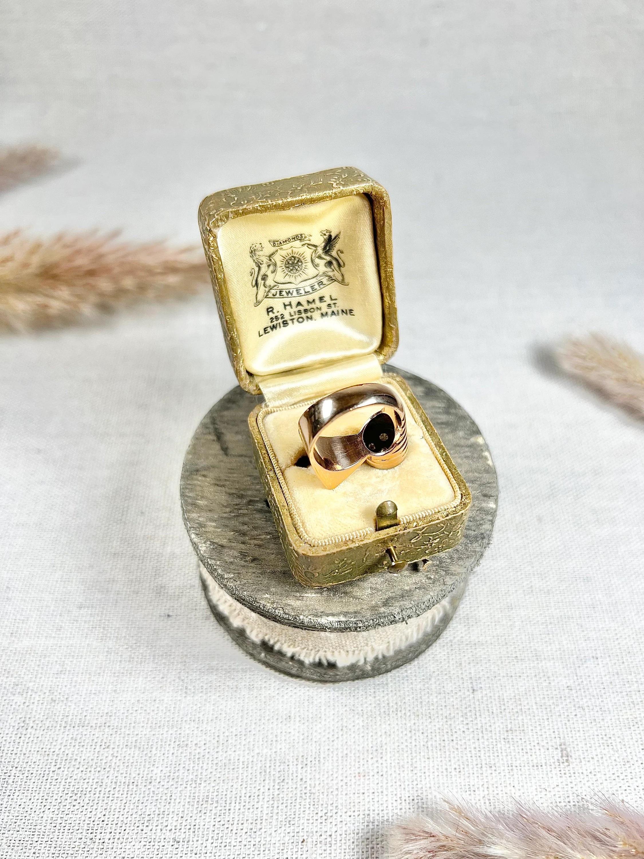 Vintage 1940s, 18ct Rose Gold Stamped, Diamond Bombe & Fan Cocktail Ring For Sale 4