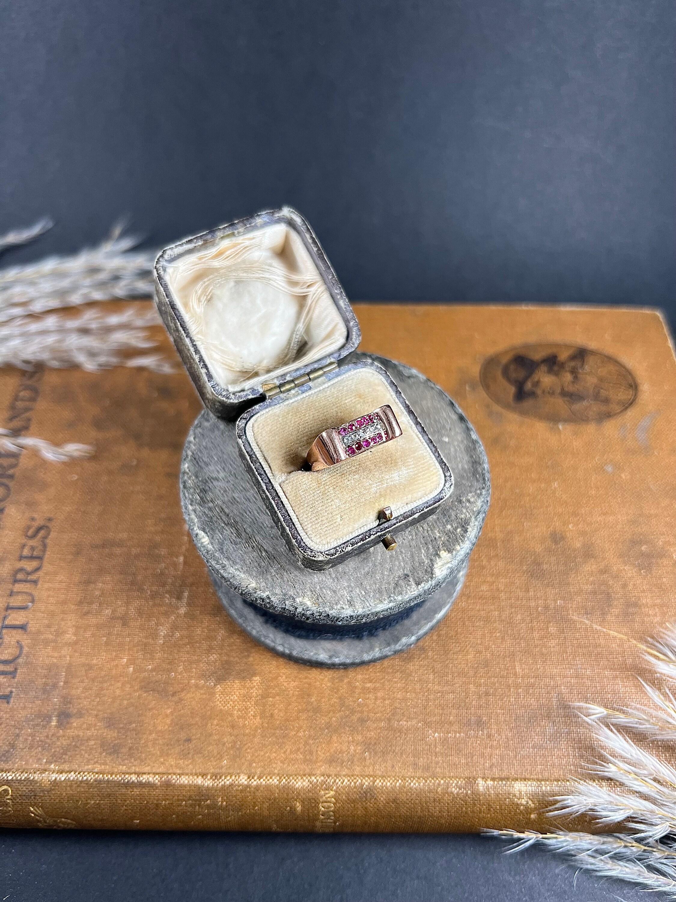Vintage 1940s, 18ct Rose Gold, Three Row Ruby & Diamond Tank Cocktail Ring For Sale 4