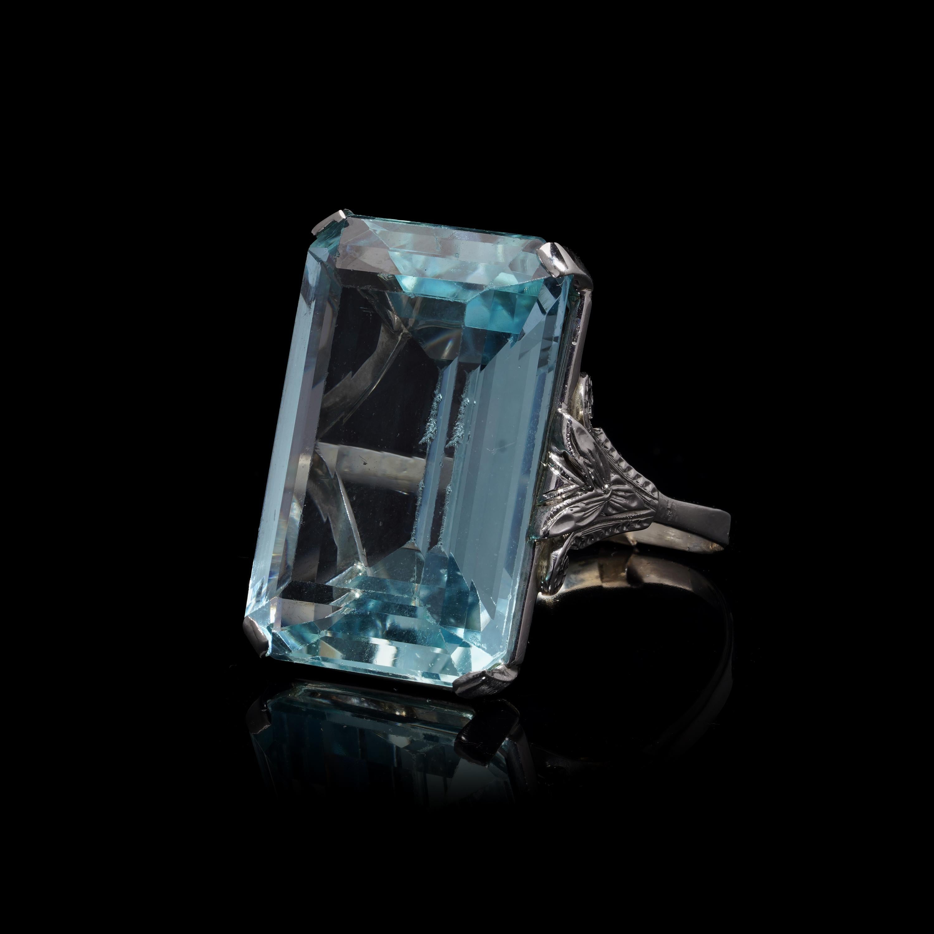 Vintage 1940s 18kt Gold Natural Aquamarine Ring For Sale 1