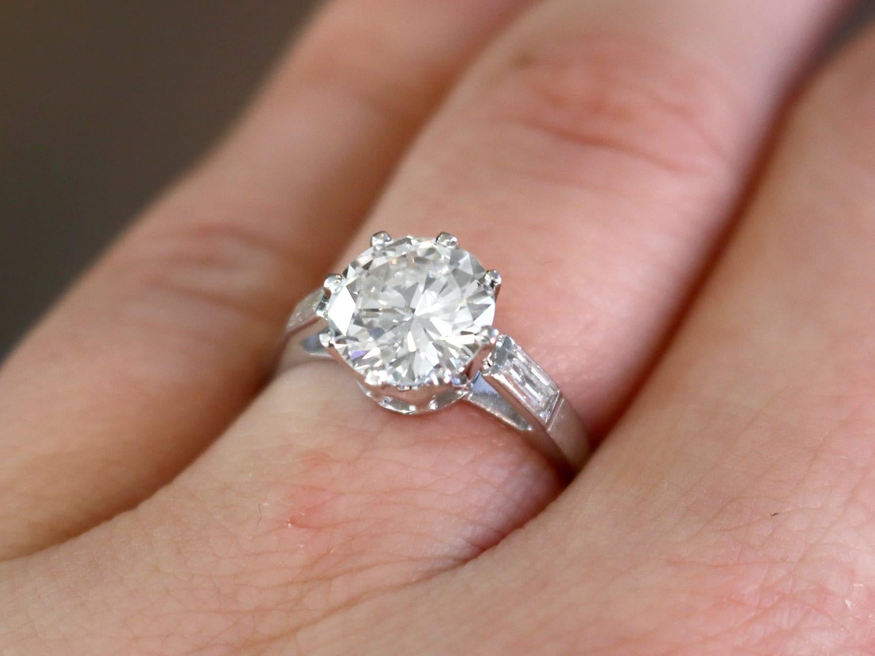 Round Cut Vintage 1940s 2.10 Carat Diamond and 18K White Gold Solitaire Engagement Ring For Sale