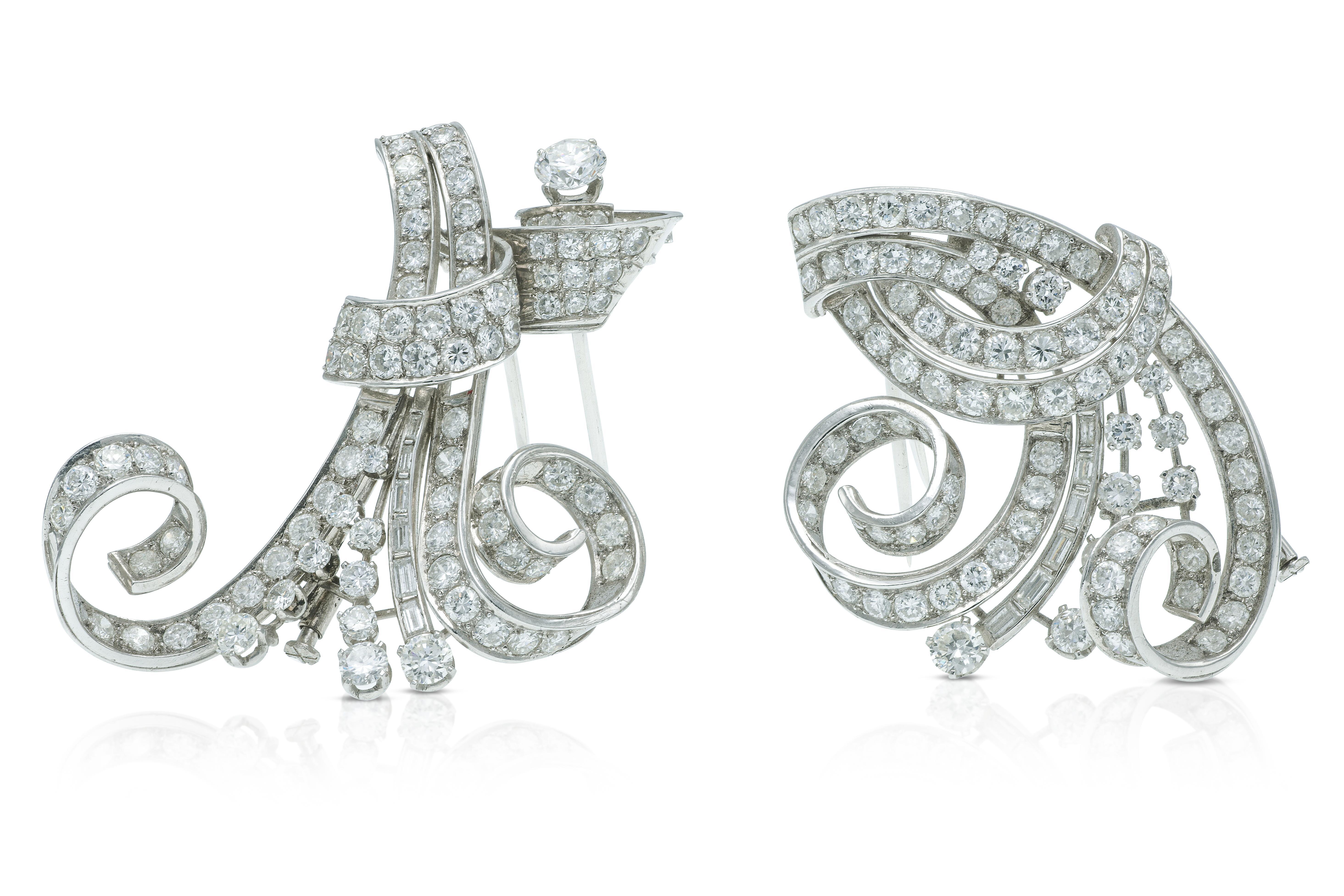 Women's Vintage 1940s 25.00 Carat Diamond Double Clip Brooch For Sale