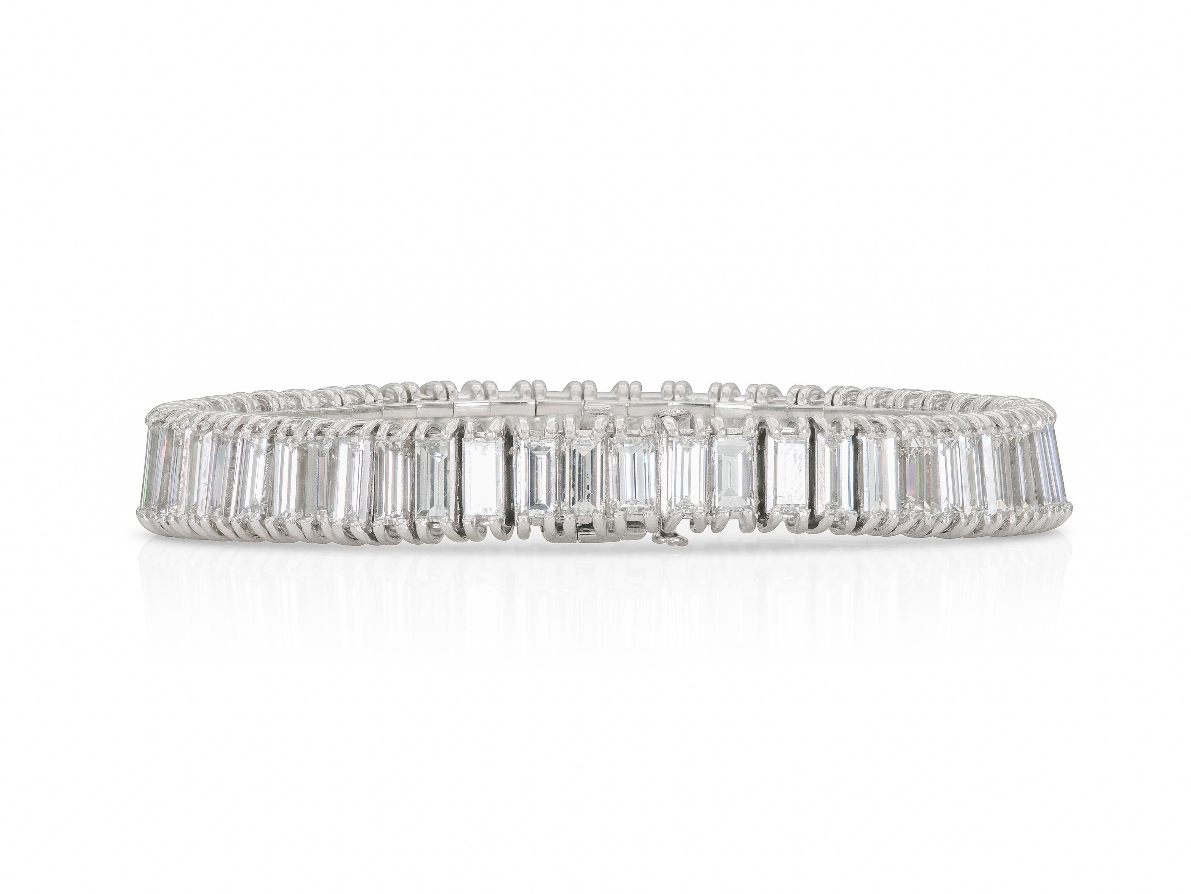 Vintage 1940s 40.00 Carat Baguette Cut Diamond Line Bracelet In Good Condition For Sale In New York, NY