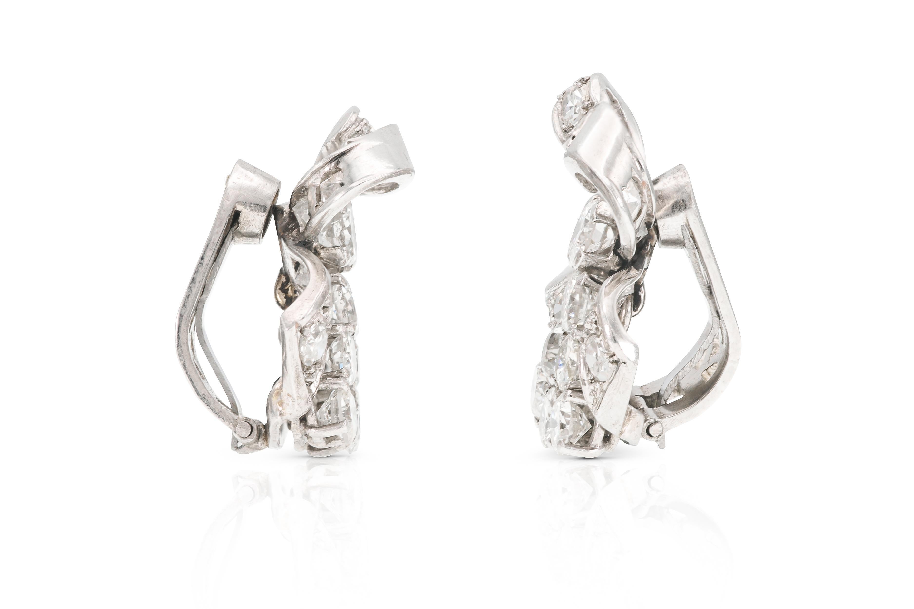 Round Cut Vintage 1940s 4.50 Carat Diamond Ribbon Earrings For Sale