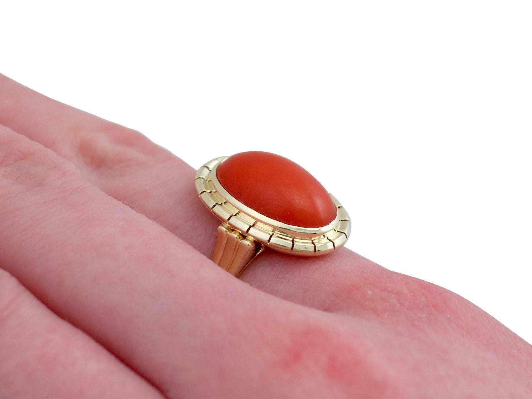 Vintage 1940s 4.84 Carat Cabochon Cut Coral and Yellow Gold Cocktail Ring For Sale 2
