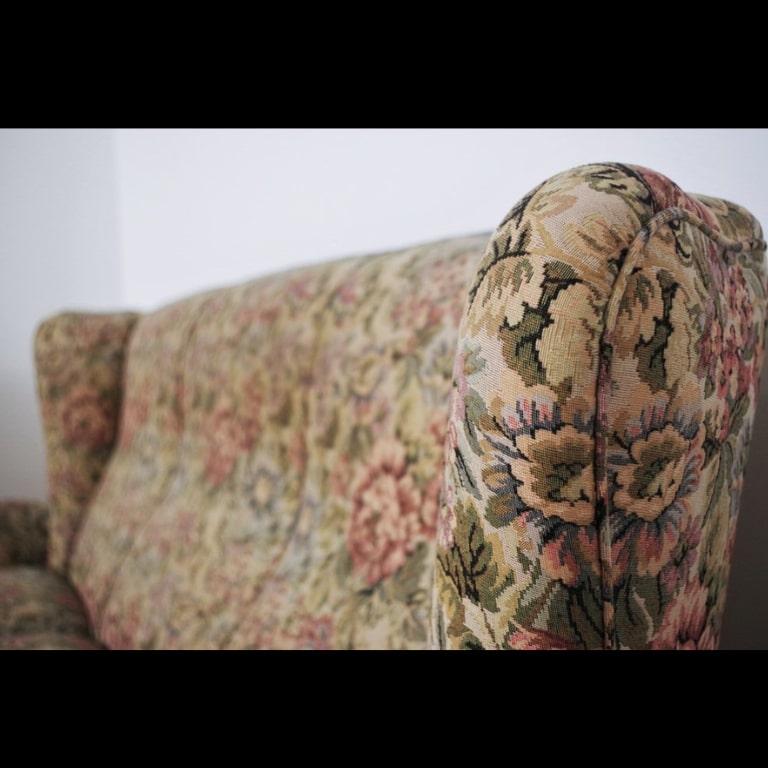 Ensemble canapé et fauteuils en tissu damassé des années 1940-50 - Timeless Elegance en vente 5