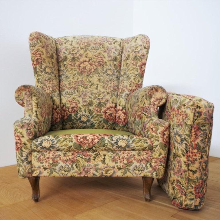 Ensemble canapé et fauteuils en tissu damassé des années 1940-50 - Timeless Elegance en vente 3