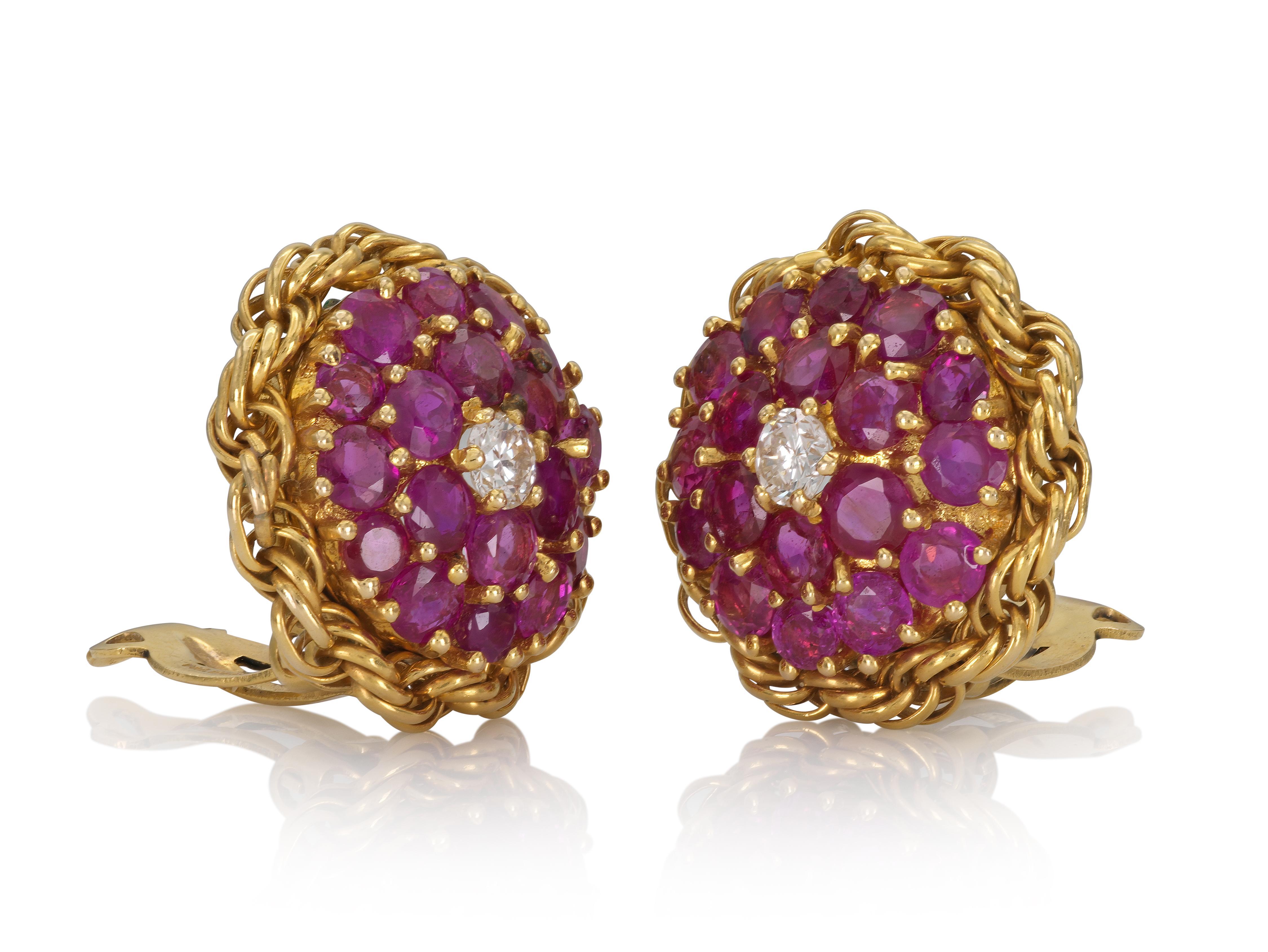 Finely crafted in 14k yellow gold with Round cut Rubies weighing approximately a total of 6.00 carats and two Round Brilliant cut Diamonds weighing approximately a total of 0.50 carats.
Circa 1940s
7/8 inch diameter