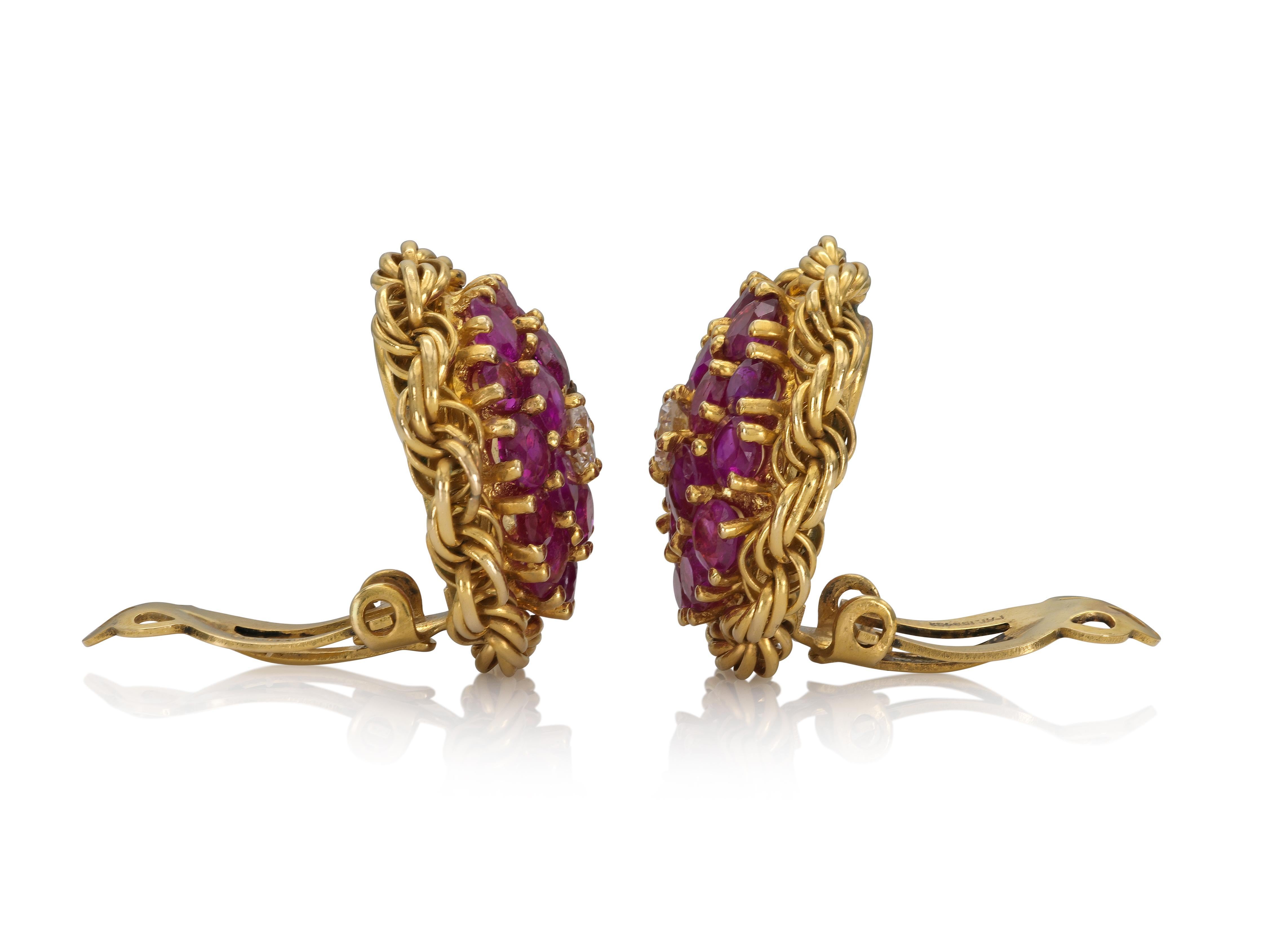 Vintage 1940s 6.00 Carat Ruby Earrings with Diamonds (Rundschliff) im Angebot