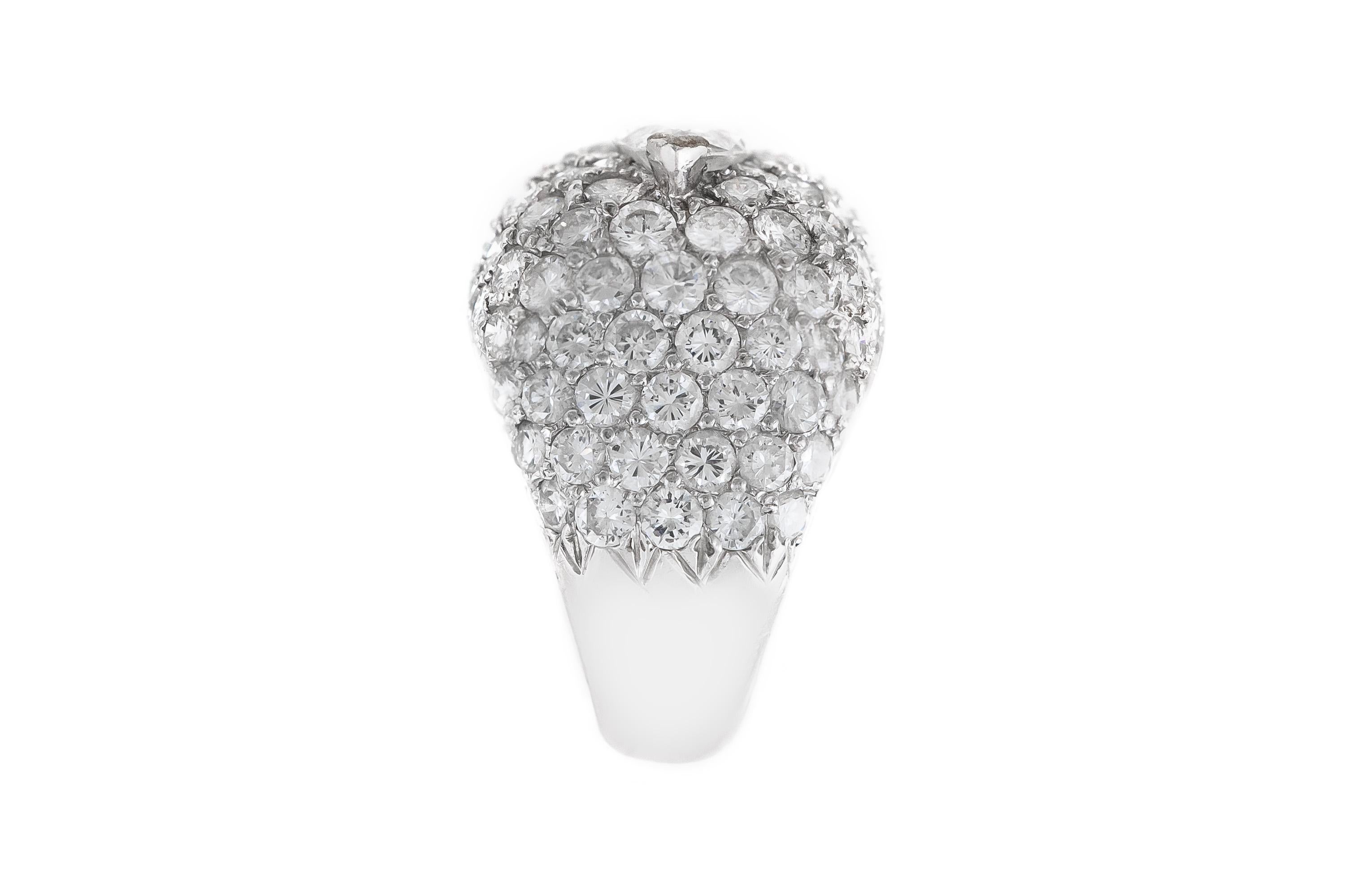 Rétro Vintage 1940s 6.68 Carat Diamond Domed Ring en vente