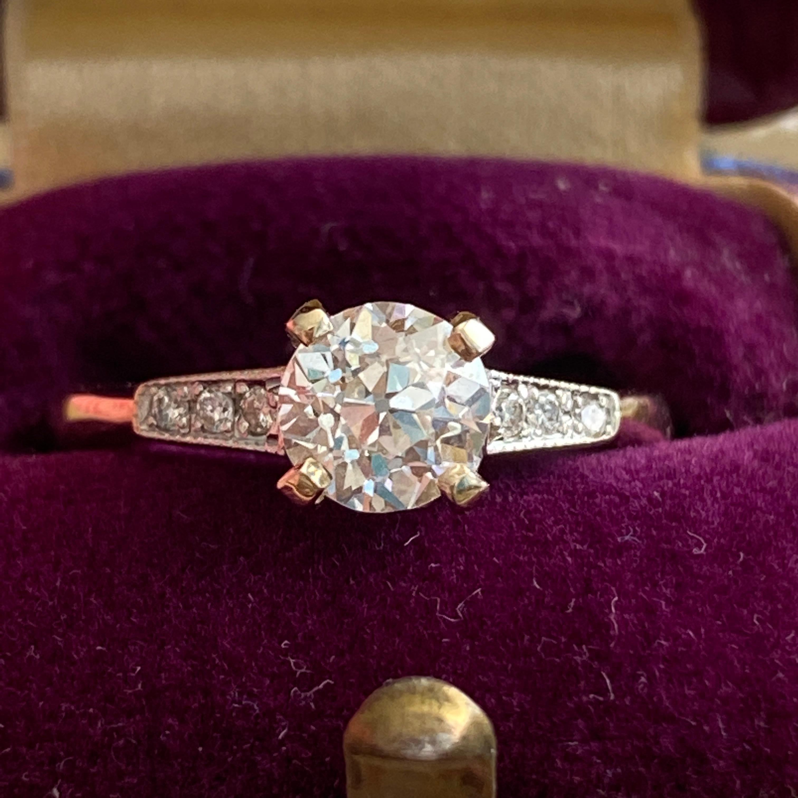Vieille bague de fiançailles des années 1940 avec un diamant de 0,84ct en 18K en vente 6