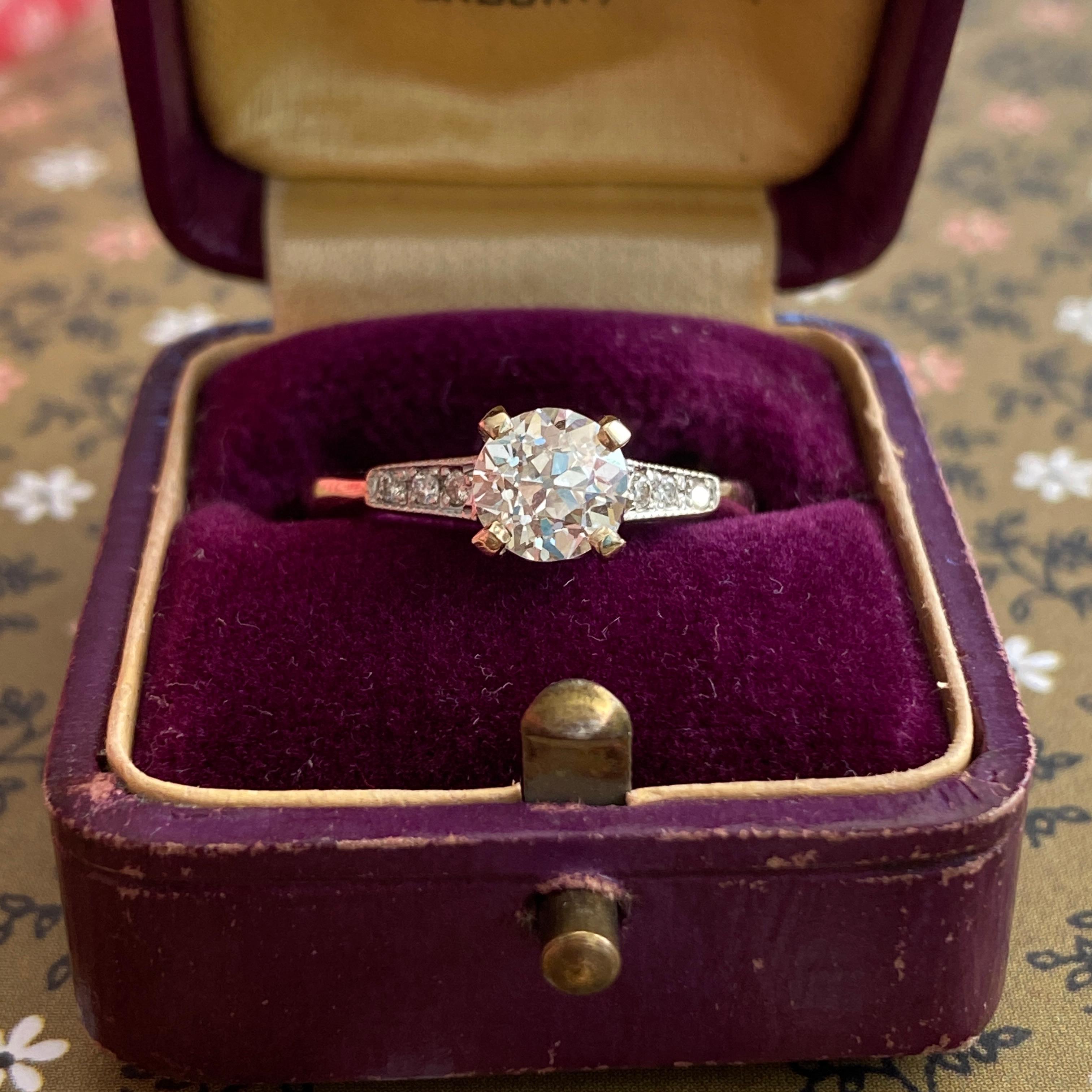 Vieille bague de fiançailles des années 1940 avec un diamant de 0,84ct en 18K en vente 7