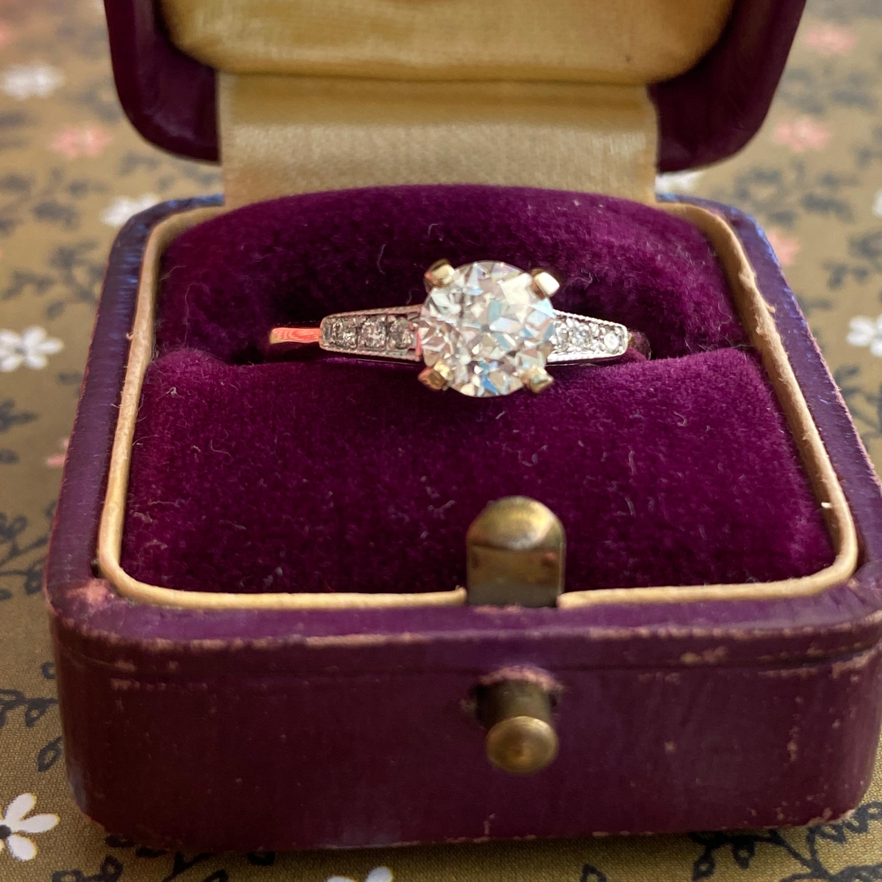 Vieille bague de fiançailles des années 1940 avec un diamant de 0,84ct en 18K en vente 8