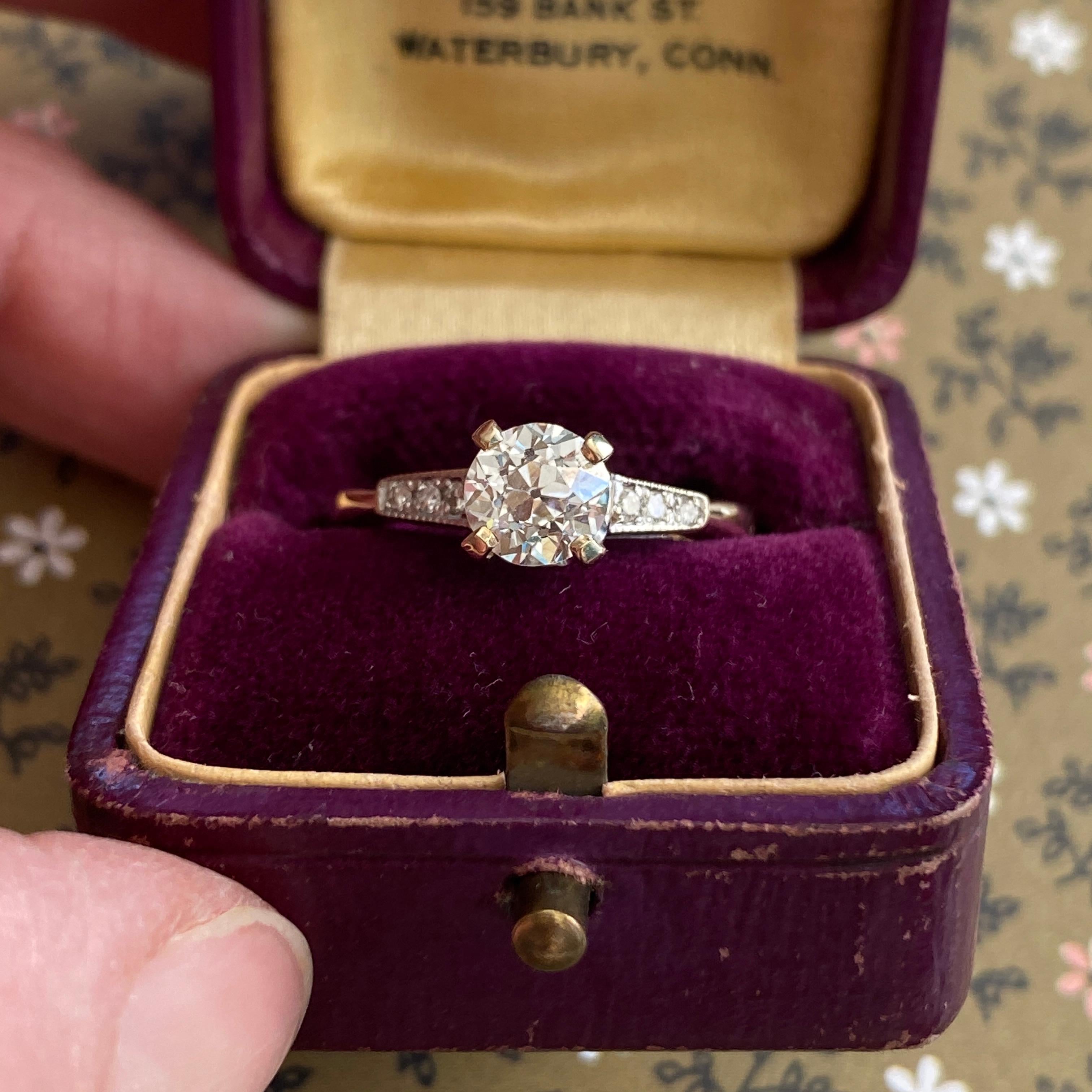 Vieille bague de fiançailles des années 1940 avec un diamant de 0,84ct en 18K en vente 10